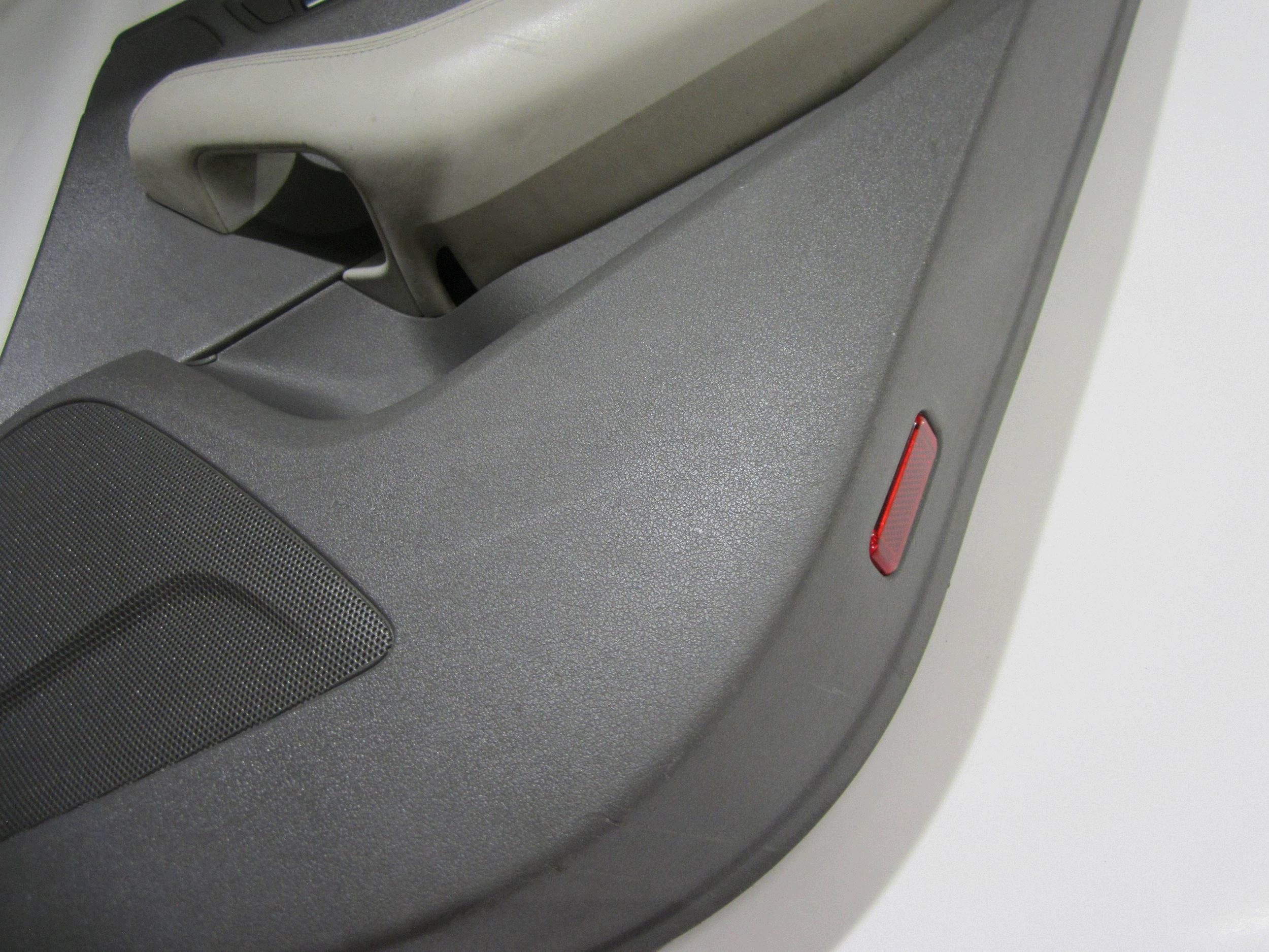 Audi Q5 dörrpanel bak höger grå läder image 4