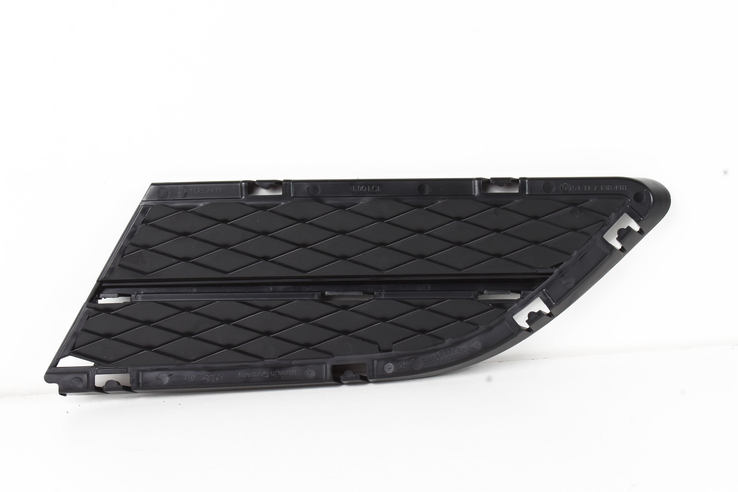 BMW E90 E91 LIFT etupuskurin ritilä oikea