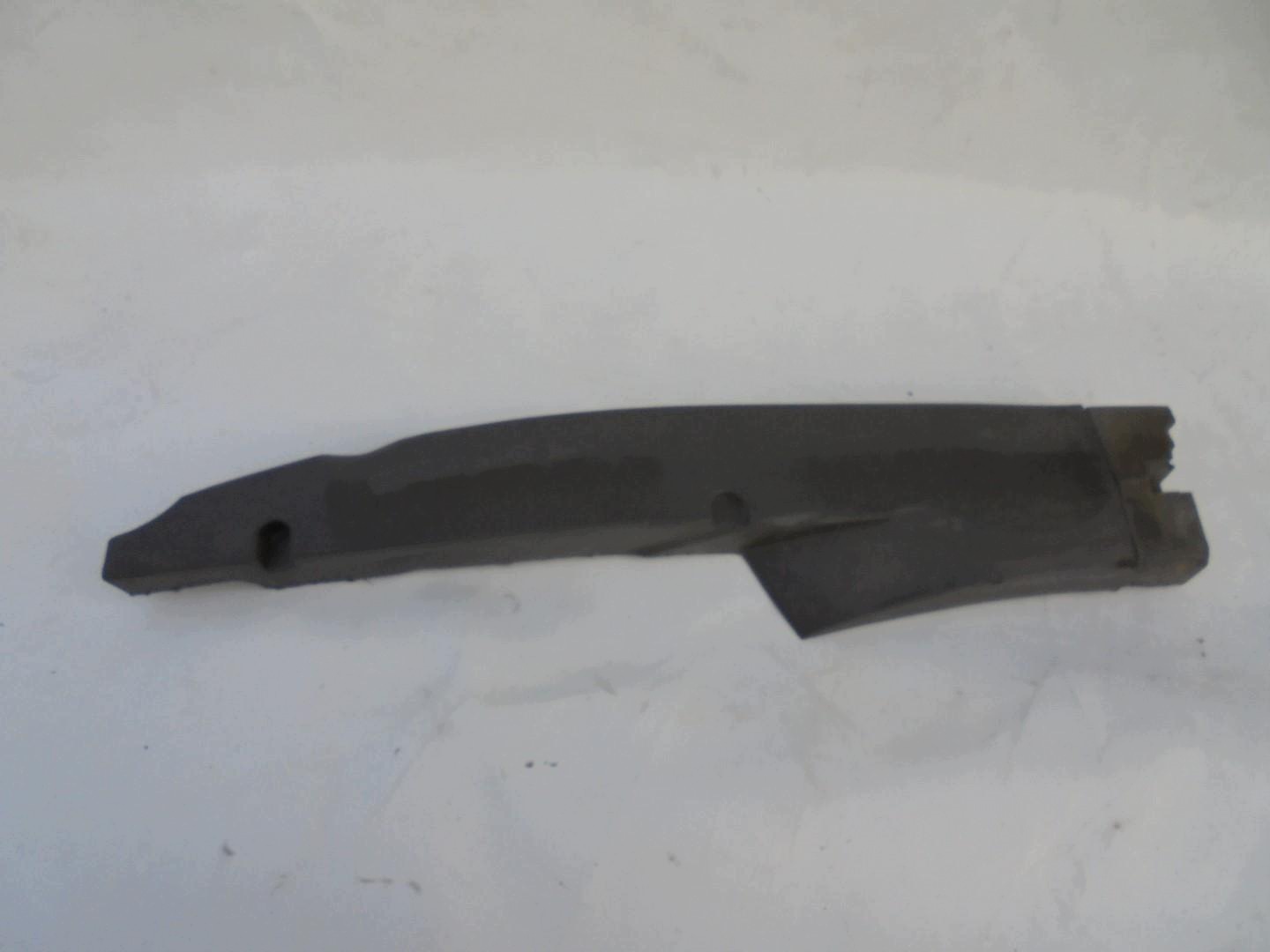 Lokasuojan pääty VW Touran 5TA864236