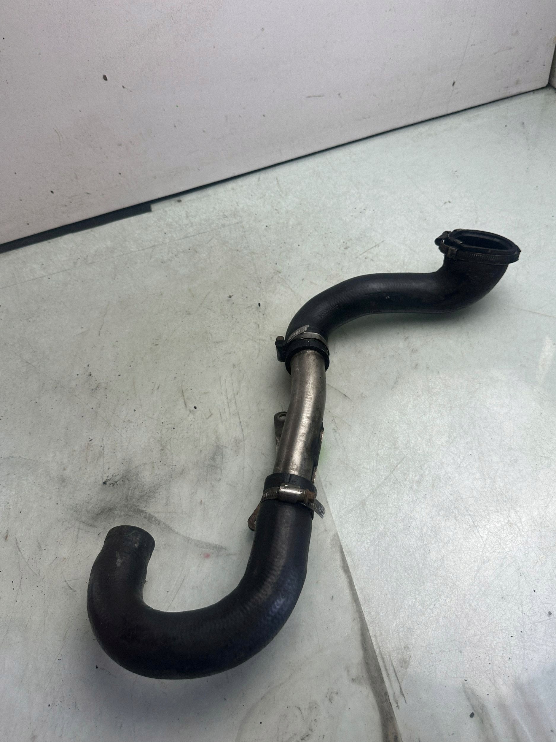 Opel Meriva A välijäähdyttimen letku 55558221