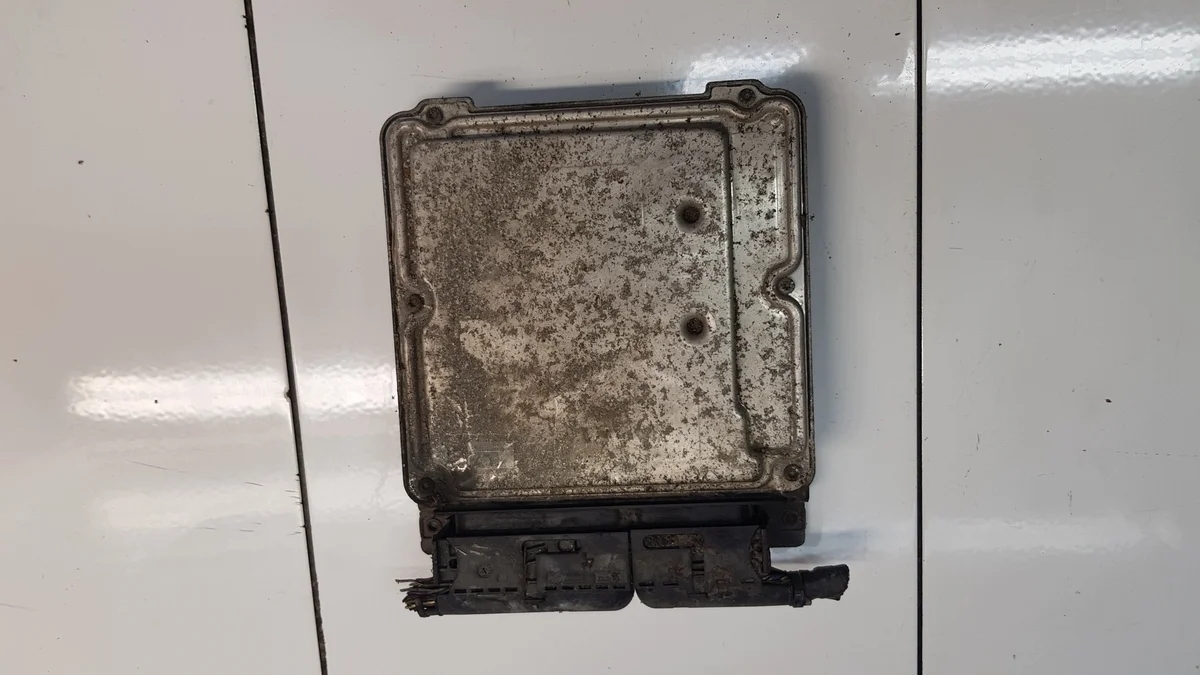 VW Tiguan 2.0 TDI moottorinohjain 03L906022RP