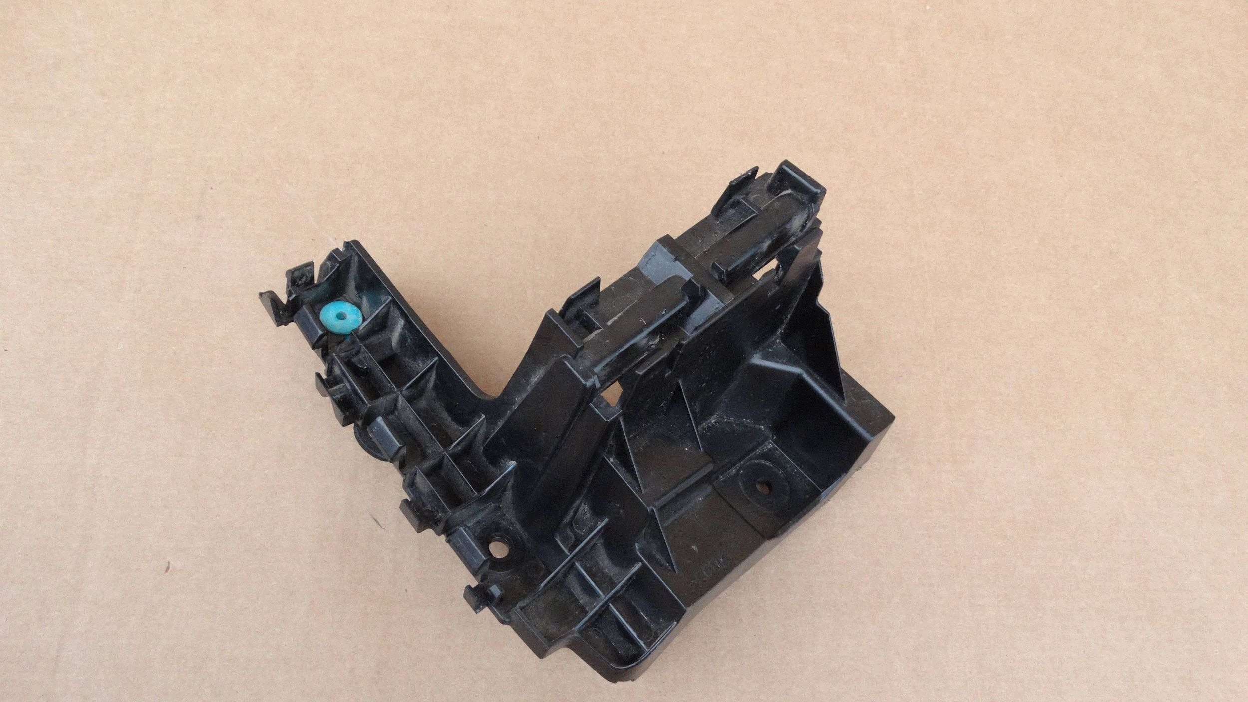 Maxus V90 Deliver 9 Left Rear Bumper Slide Mount OEM FHA13433