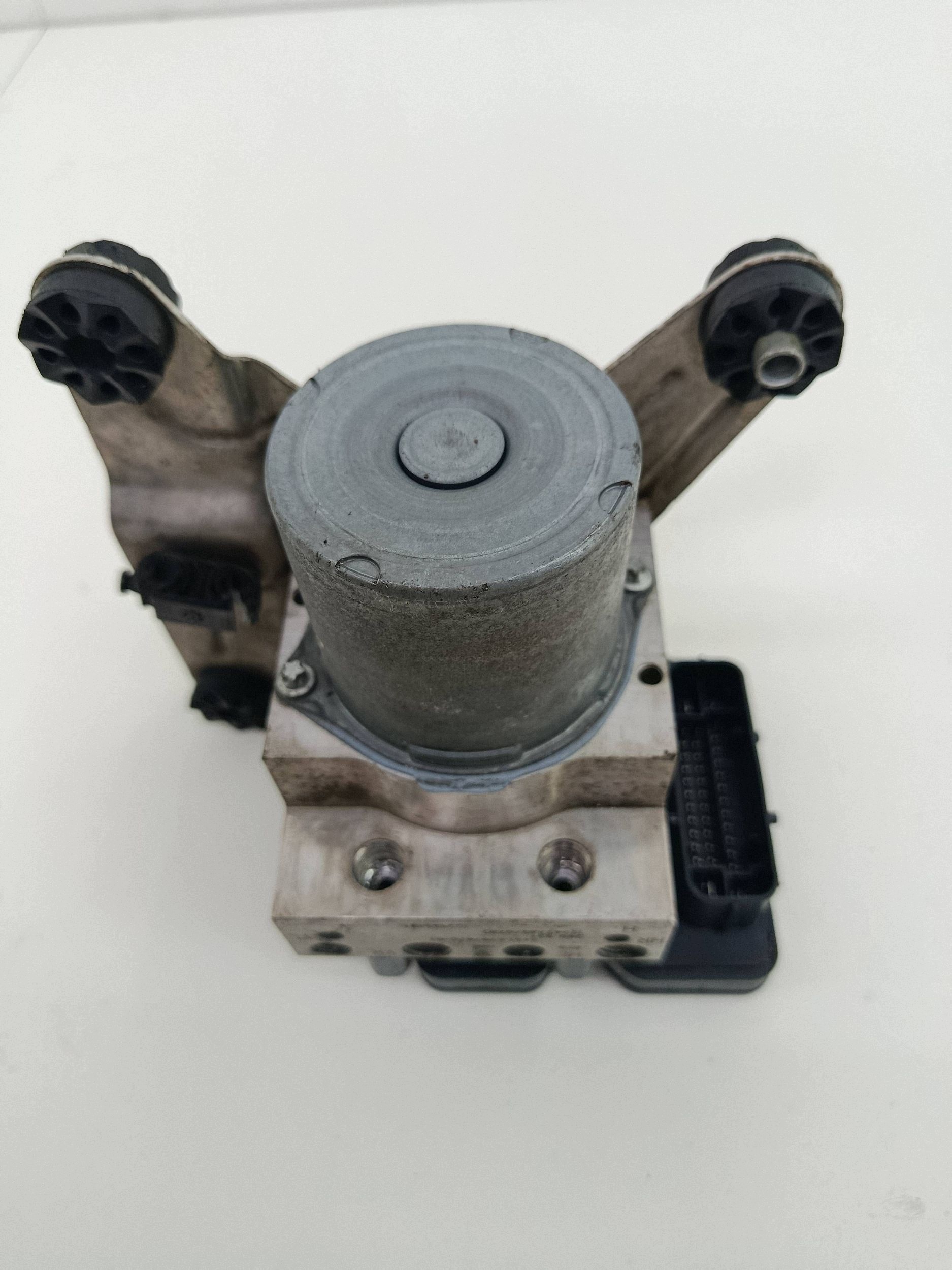 BMW 5 F10 F11 ABS-jarrupoljin 6797668 6797670
