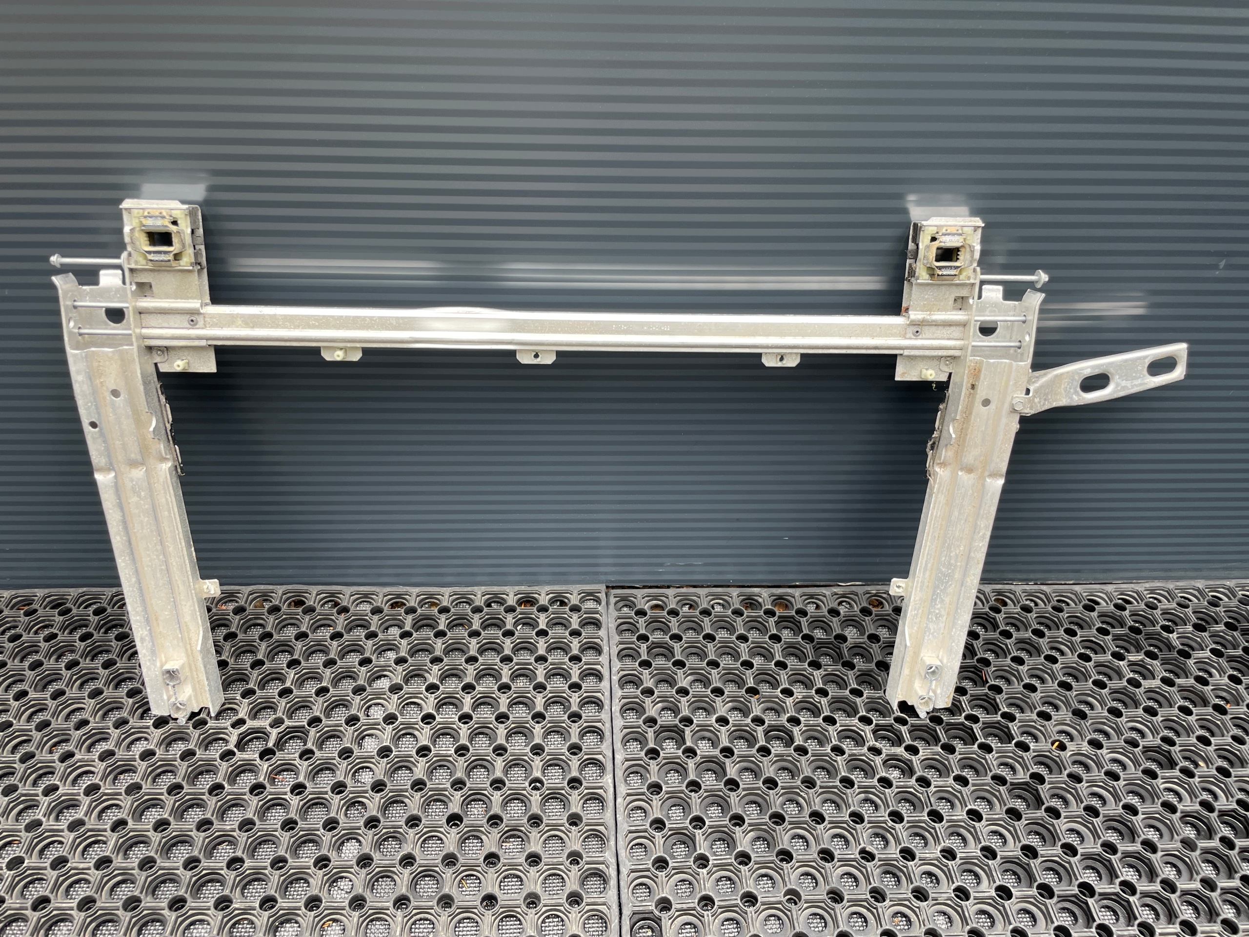 Support radiateur MINI F56 F55 7368482 image 2