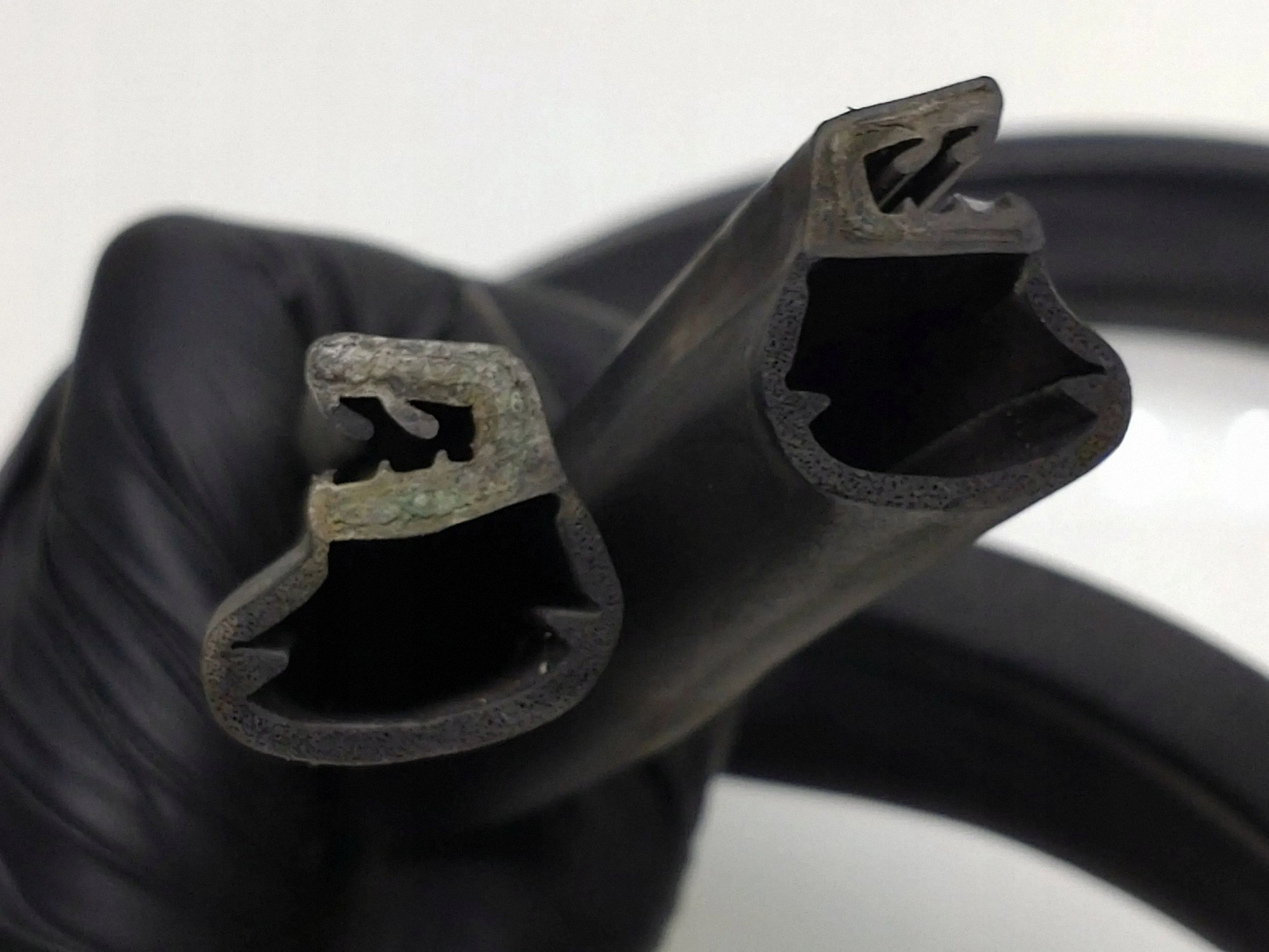 Junta do Capô Audi A6 Allroad C6 4F0823791 image 3
