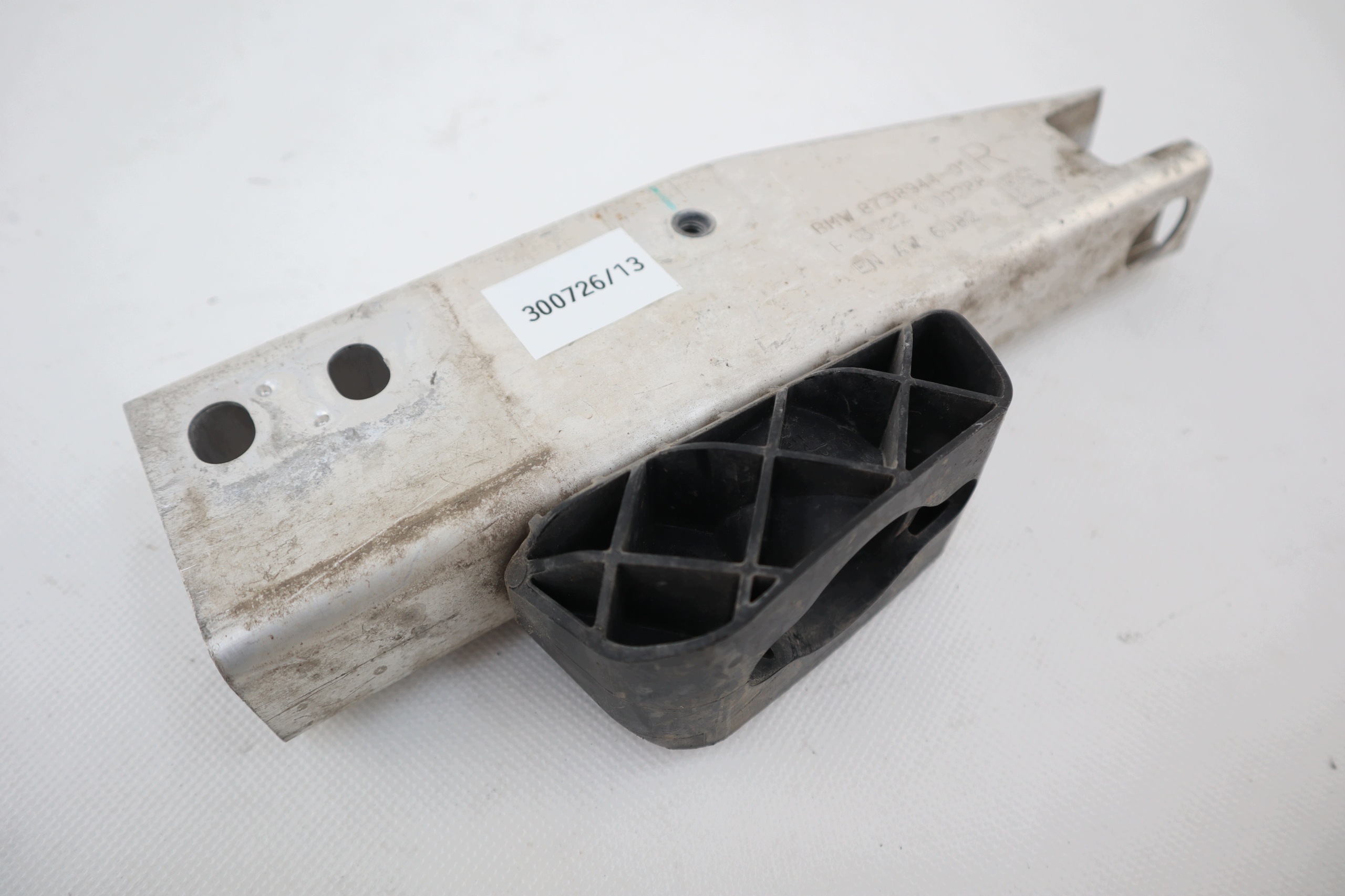 BMW 4 G26 LIFT G28 oikea etualavaimistotuki 51118738944