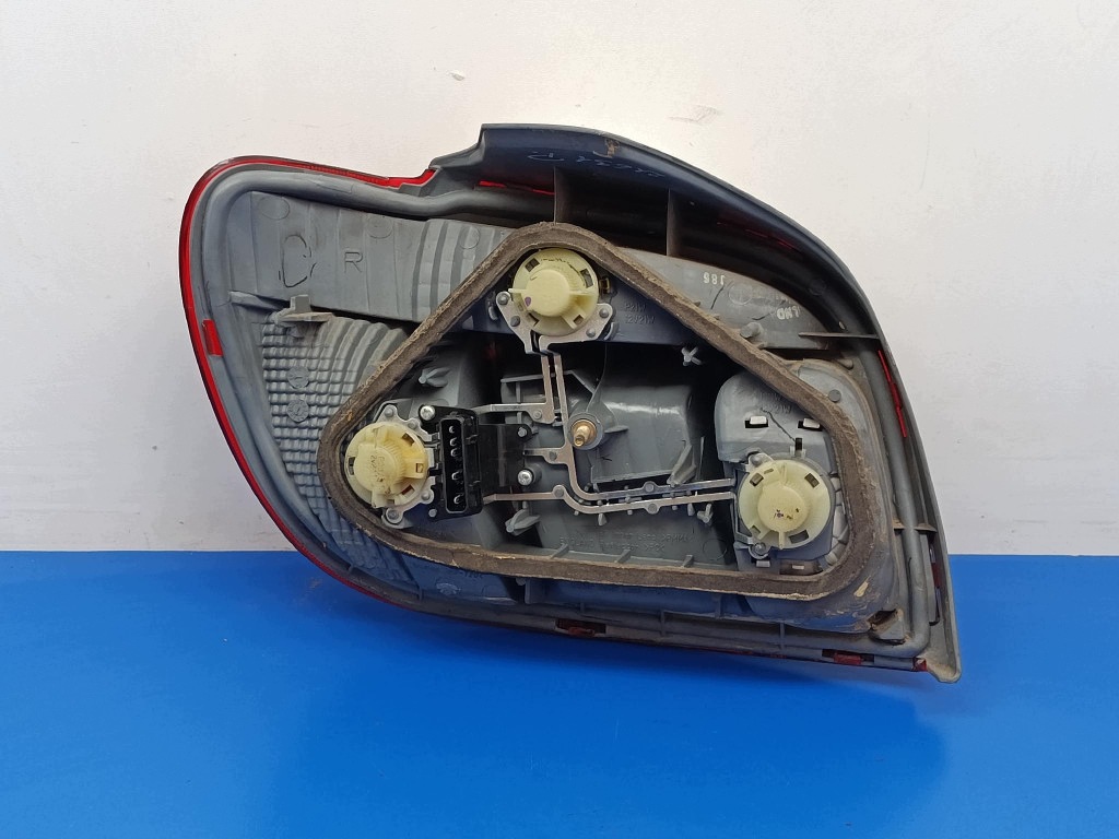 Lampada posteriore destra Toyota Yaris P1 5D usata