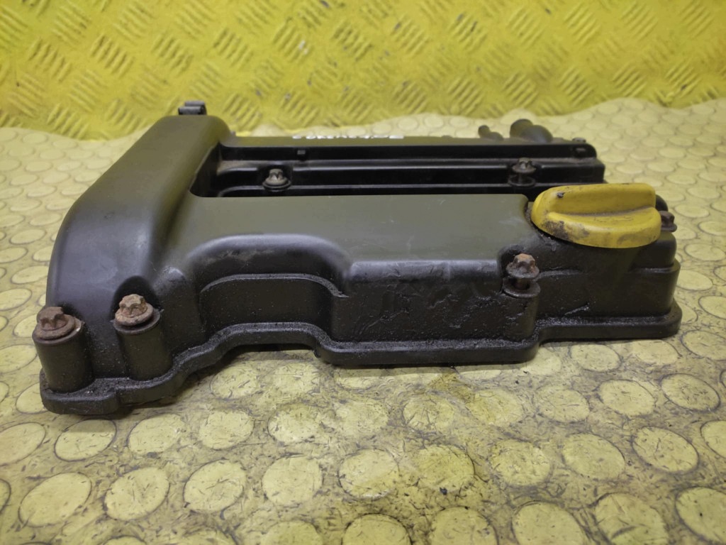 Opel Corsa C 1.0 Valve Cover 24403771 Used