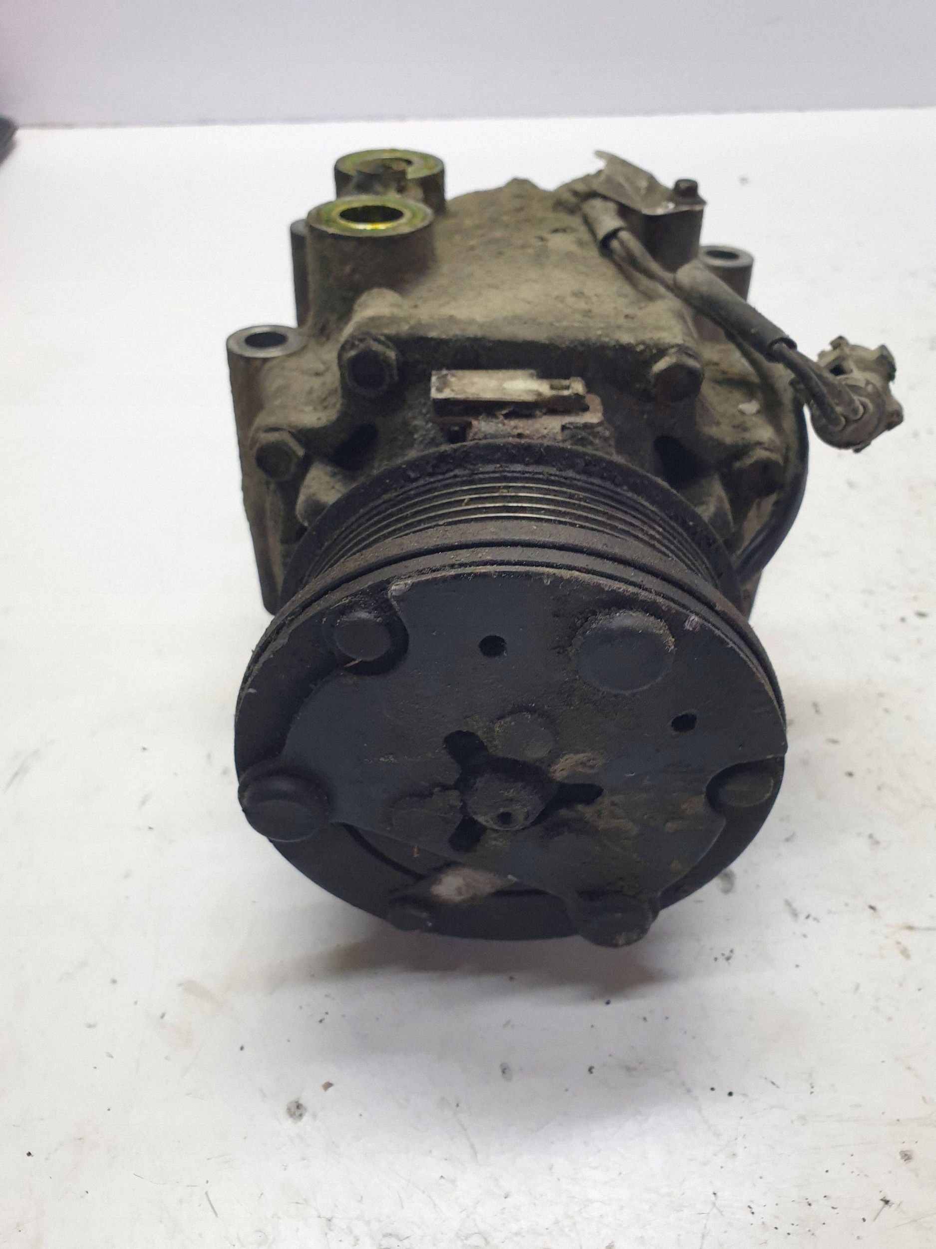 Compresseur Climatisation Ford Mondeo Mk III 2003 8FK351113 image 5