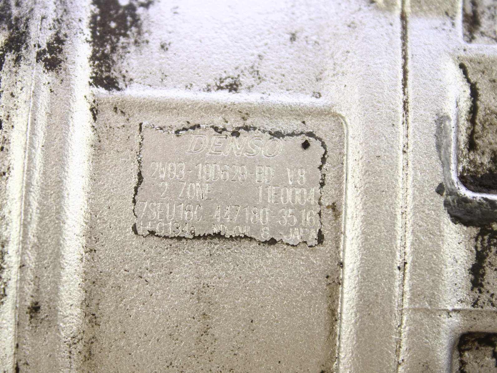 Jaguar XJR X350 Airco Compressor image 9