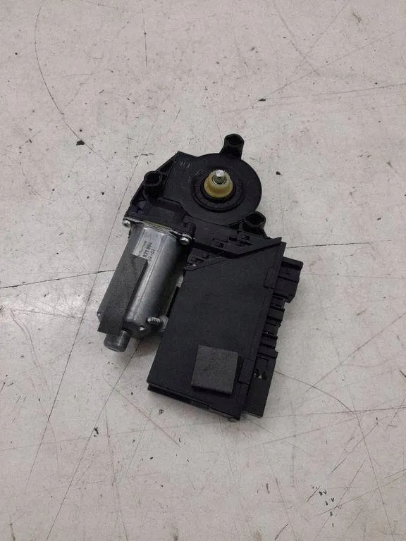 VW Touareg I Fensterhebermotor vorne 05074346 image 3