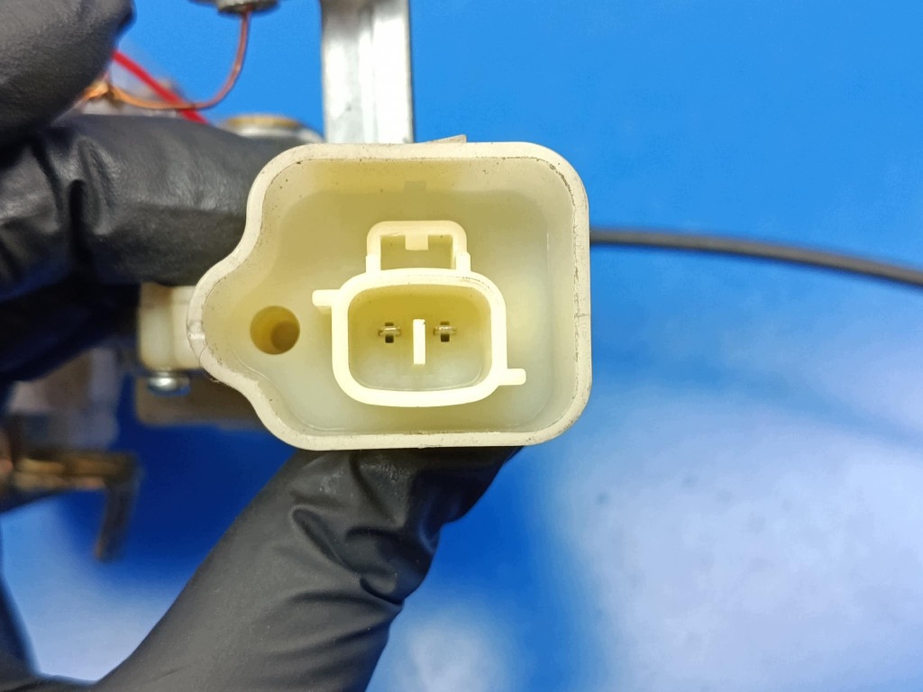 Toyota Yaris P1 Heckklappenschloss links 2-Pin image 5
