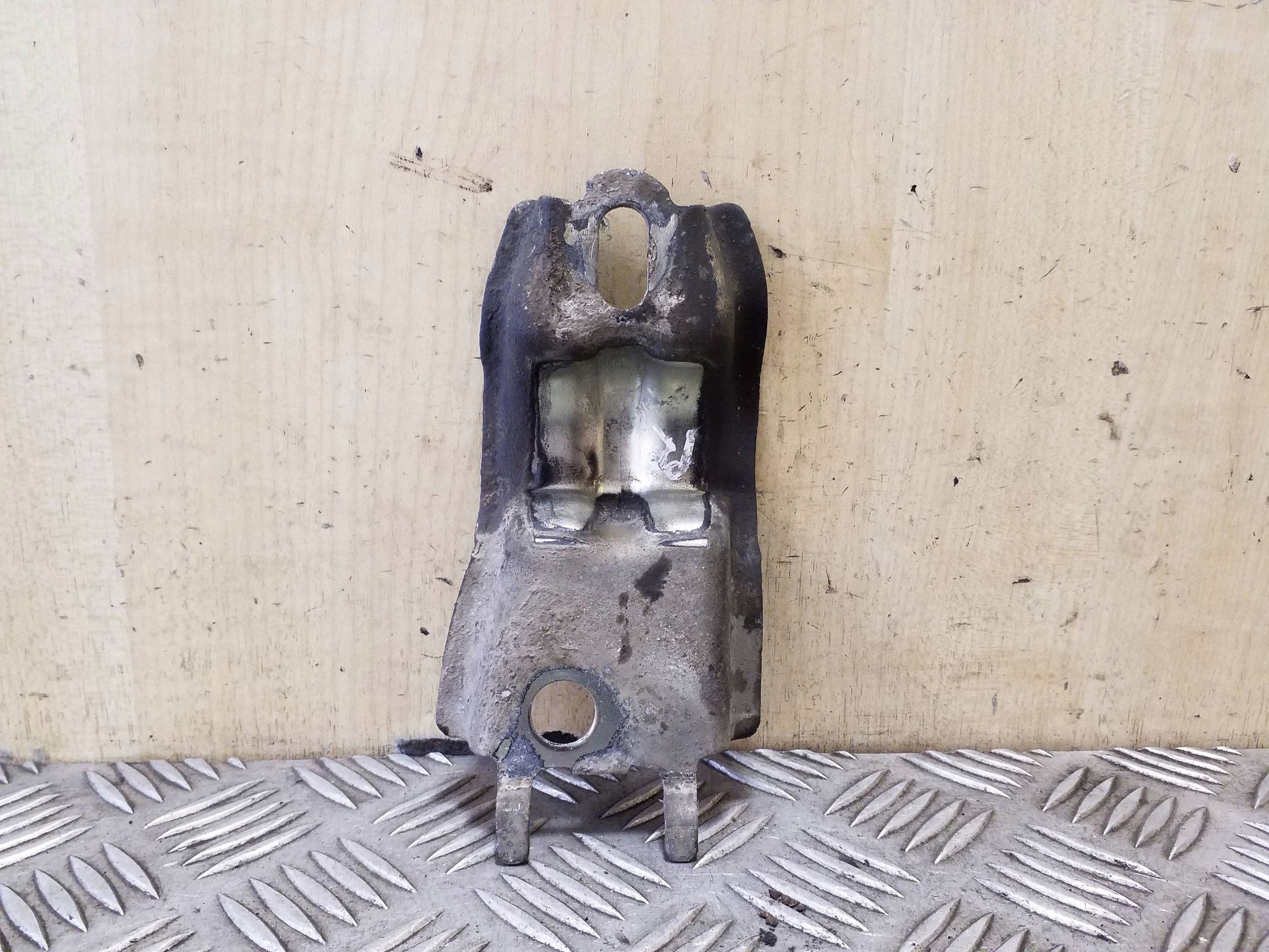 2015 Citroen Berlingo Front Stabilizer Clamp 96839076 image 4