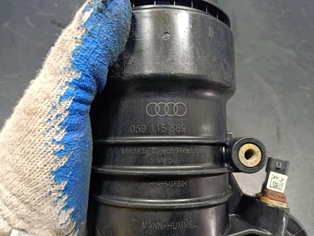 VW Touareg III 3.0 TDI Oljefilterhus 059115389 image 5