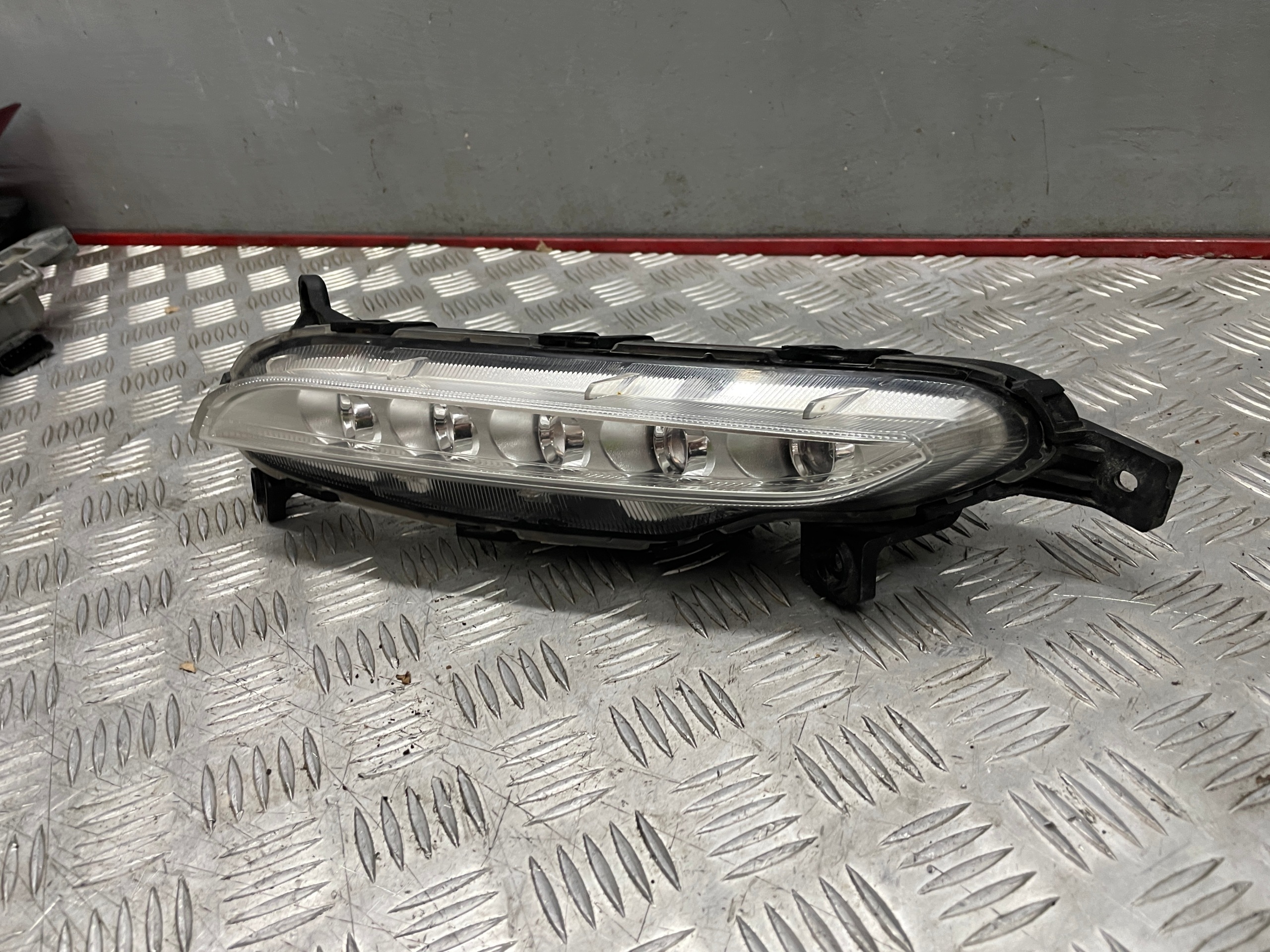 Halogeenivalo DRL vasen Hyundai Tucson III 15-
