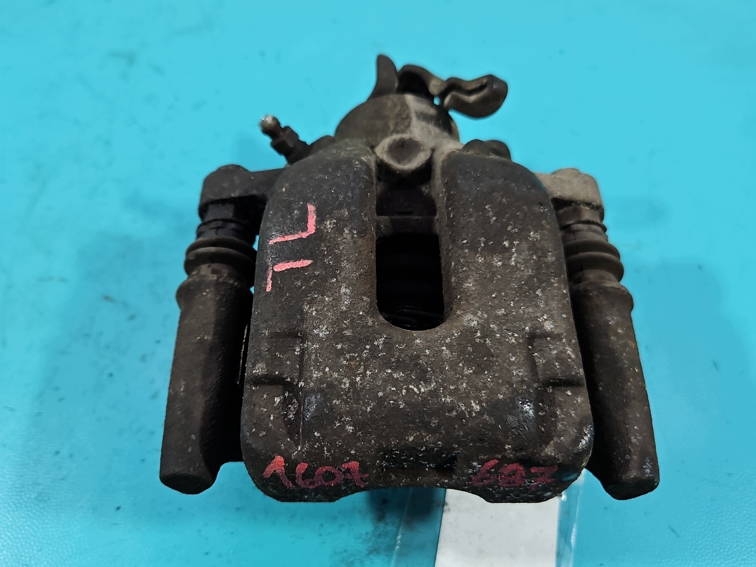 Achterremklauw links achter Peugeot 307 HB 2.0 HDI