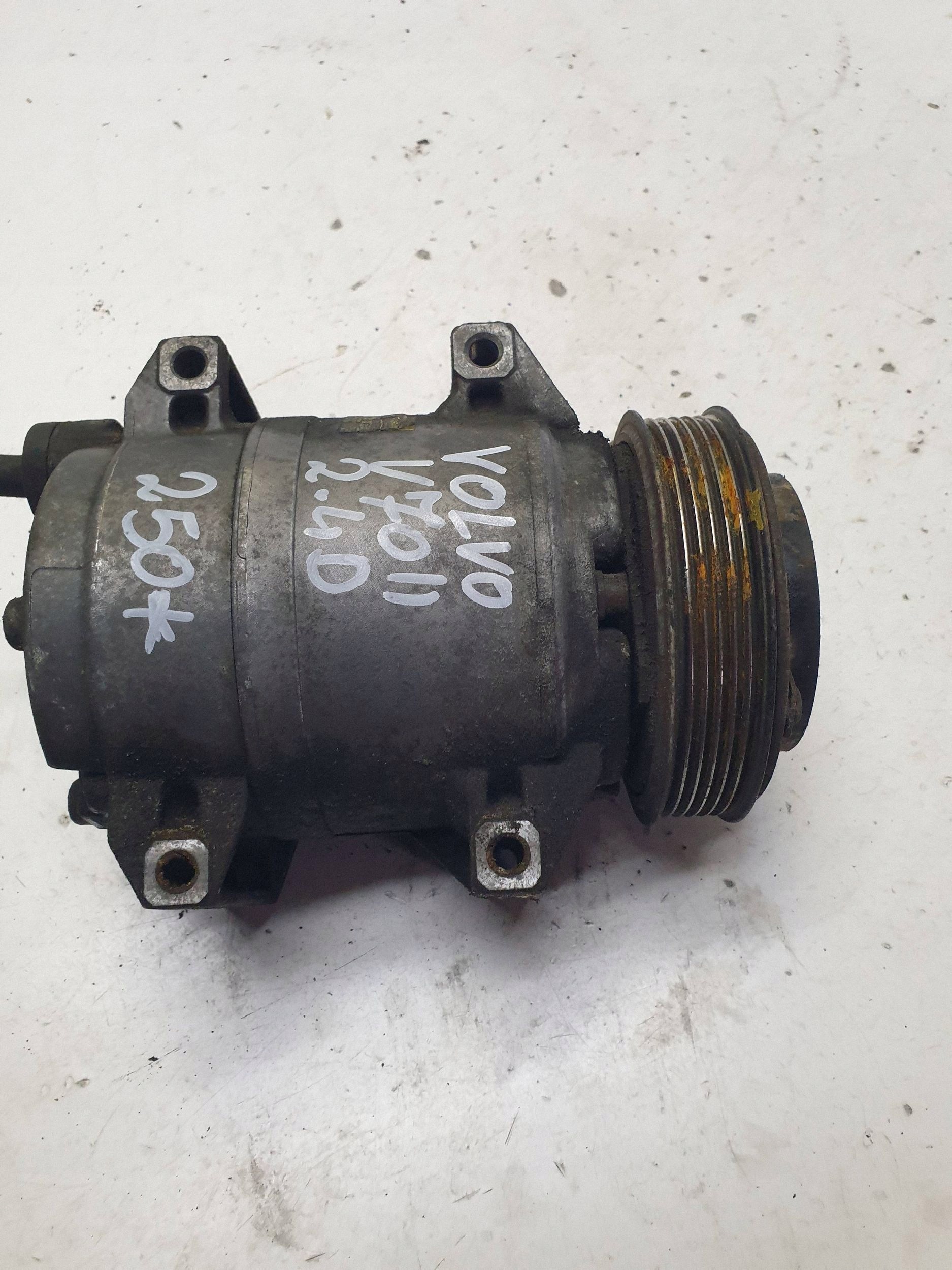 A/C Compressor Volvo V70 II 2.4 Diesel TRZ5171 image 3