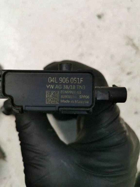 Capteur pression DPF Audi A3 8VS/8VM 2.0 TDI 04L906051F image 4