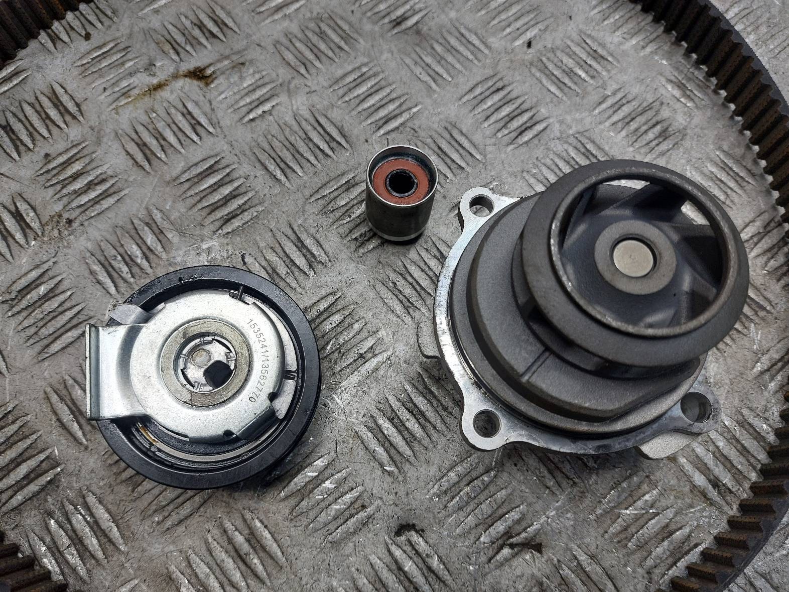 Distribution complète avec pompe à eau VW EOS 2.0 FSI BVY image 4
