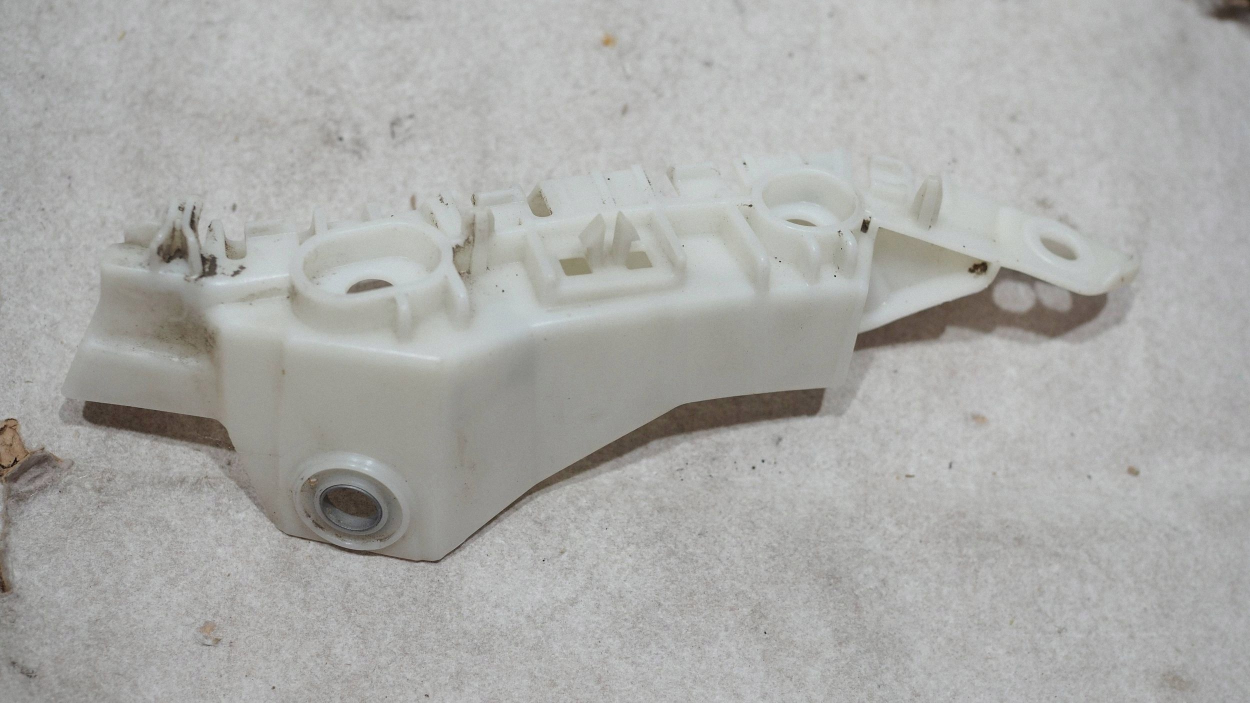 Suporte Para-choque Dianteiro Direito VW Golf VII 5G image 2