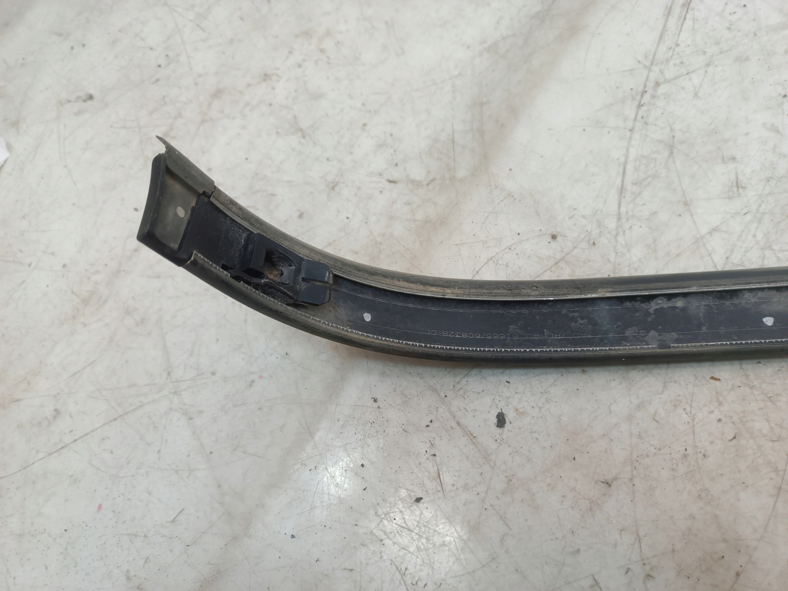 Dodge RAM V 19 Dakrails Links Rechts USA OEM 68311246AD image 3