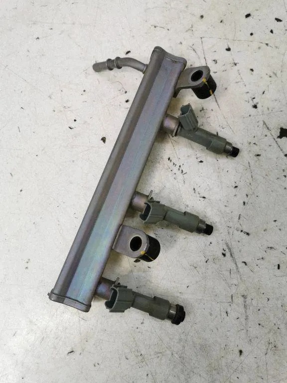 Polttoainesuuttimet Peugeot 108 1.0L 232500Q030