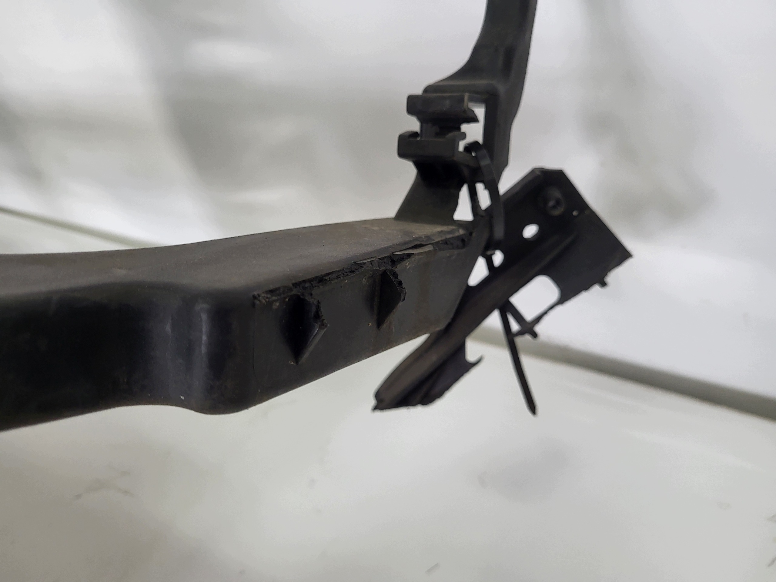 Hyundai i30 Frontverstärkung 64101-2R000 OEM image 5