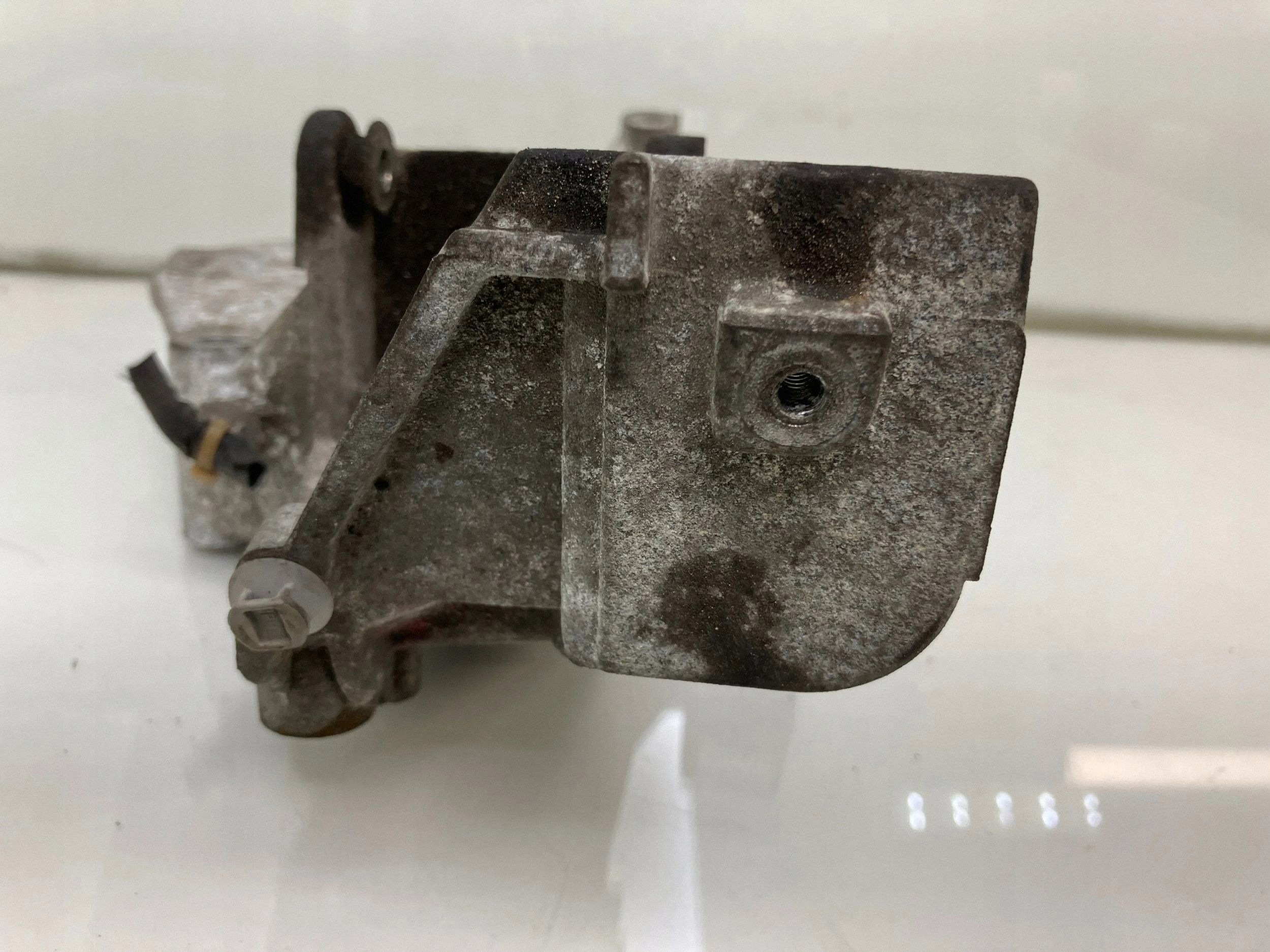 Suporte Compressor AC Alfa Romeo 159 55197248 image 4