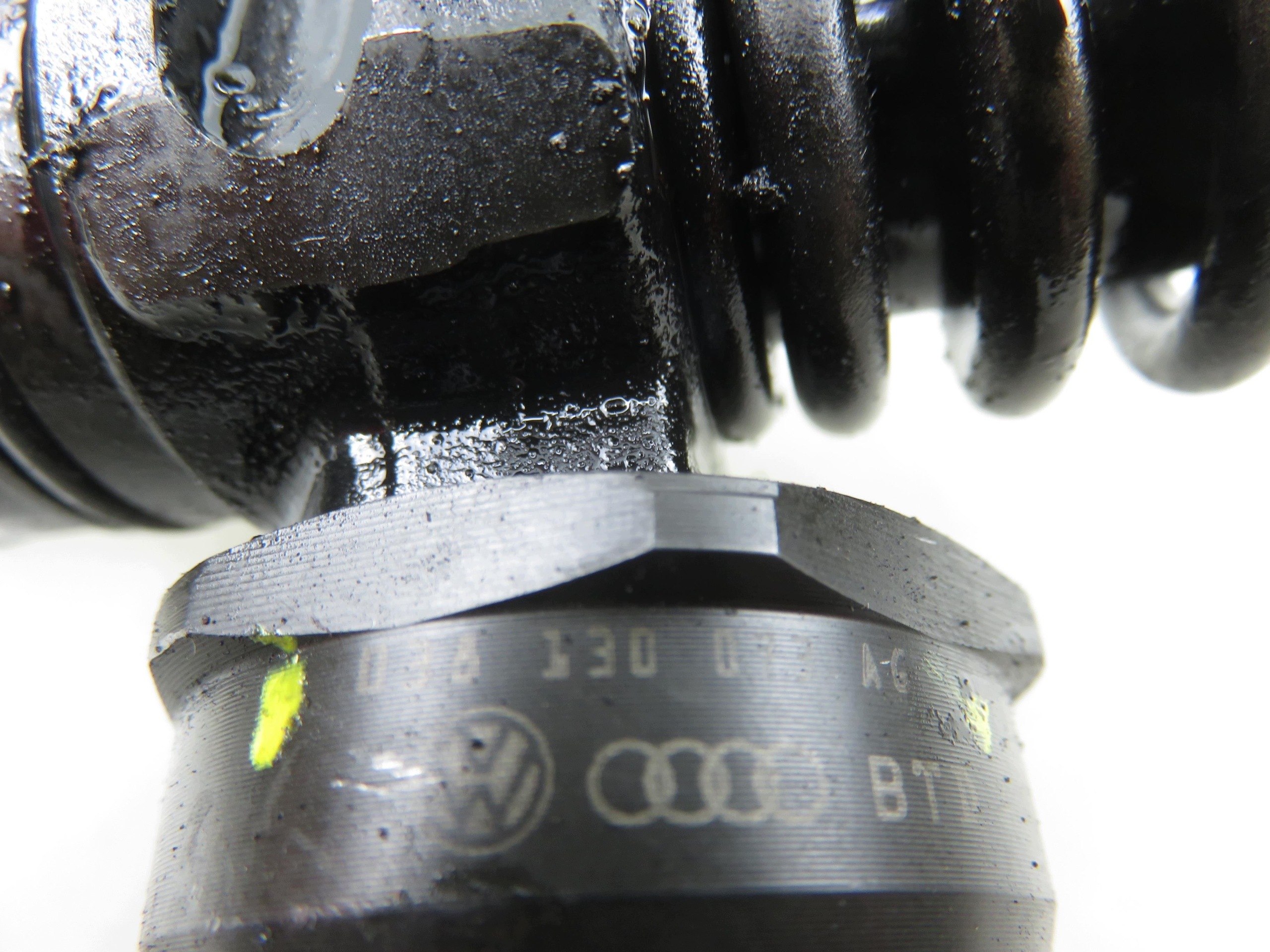 Pumpe-Düse-Einheit VW Golf V 1.9 TDI 038130073AG image 5
