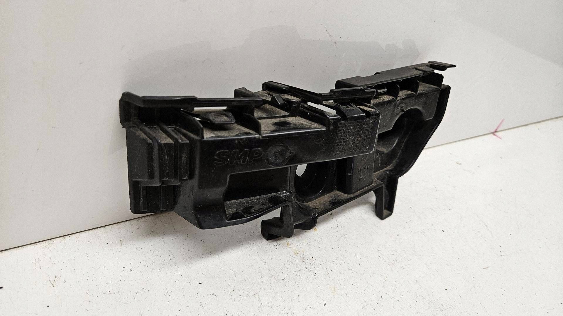 Bumper Slide Mount Left Rear 2G6807453A VW Polo VI 18R