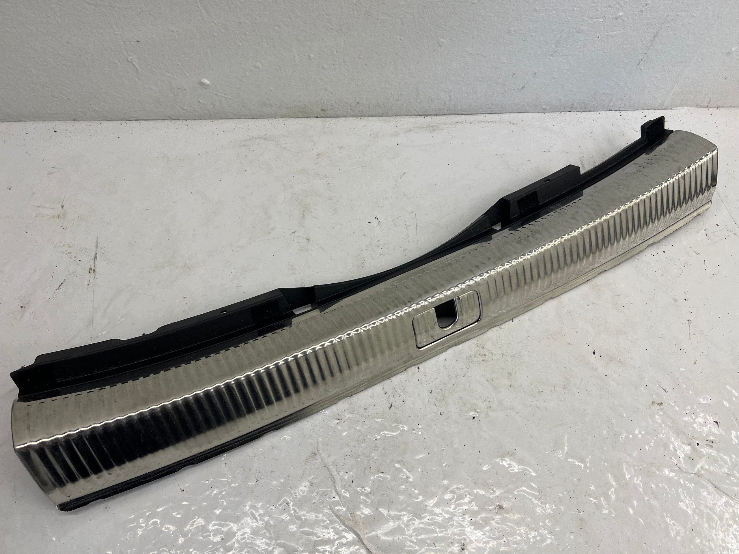Audi A4 B9 8W Kombi Cache Coffre OEM 8W9864513 image 2