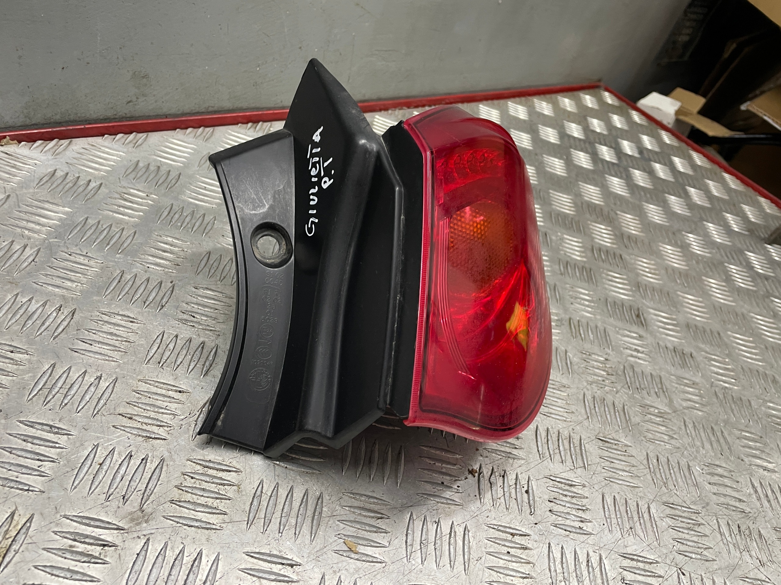Takavalo oikea 50513612 Alfa Romeo Giulietta 10-16
