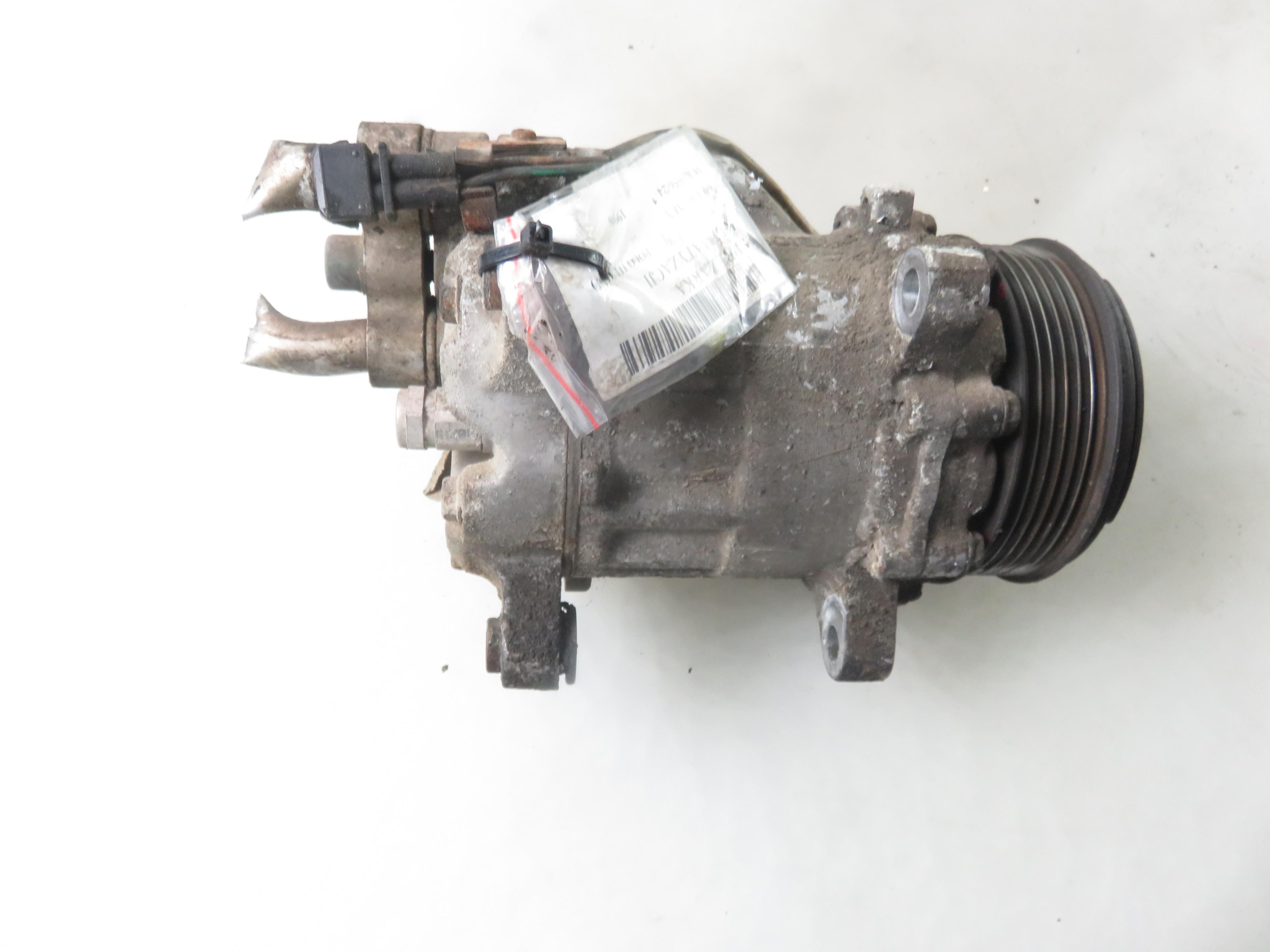 Kompressor Klimaanlage VW Polo III 1.4 60 PS OEM 6N0820803A image 3