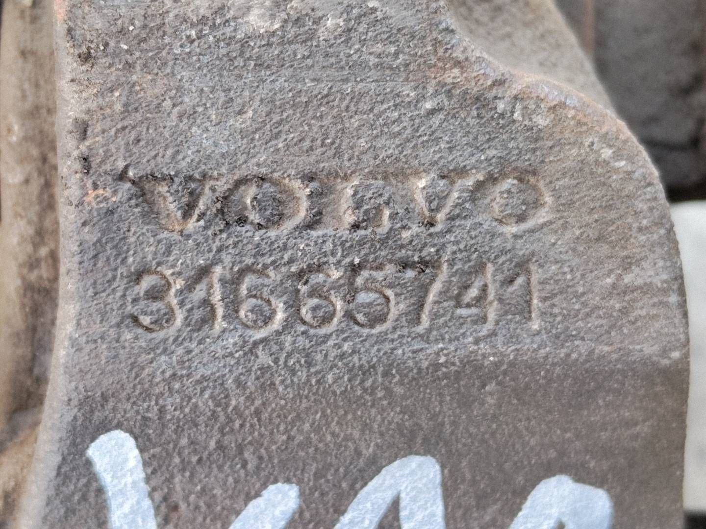 Étrier de frein avant gauche Volvo V90 2.0 D image 8