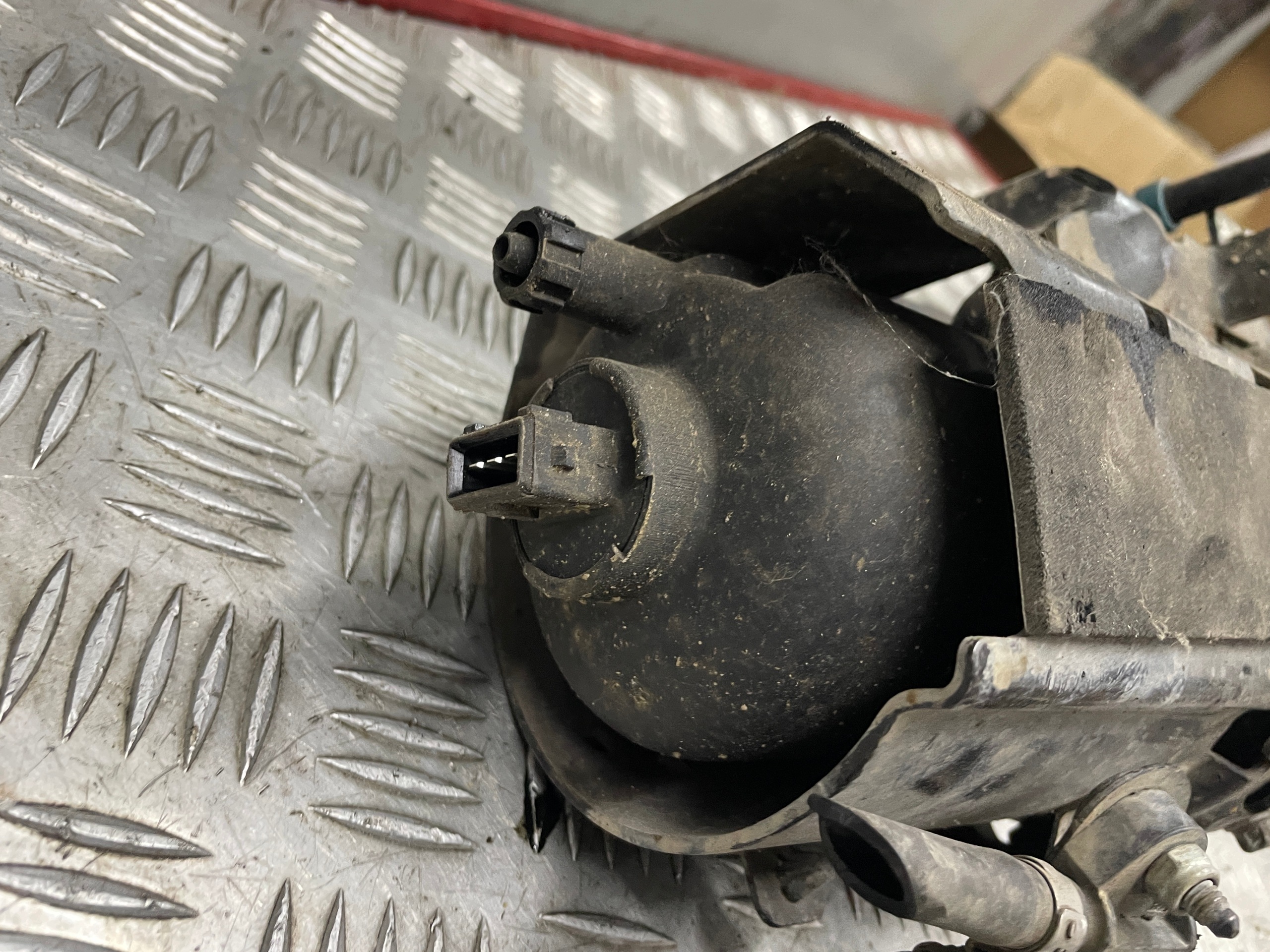 Kraftstofffiltergehäuse Opel Zafira B 1.9 CDTI 05-14 OEM 45685296366 image 3