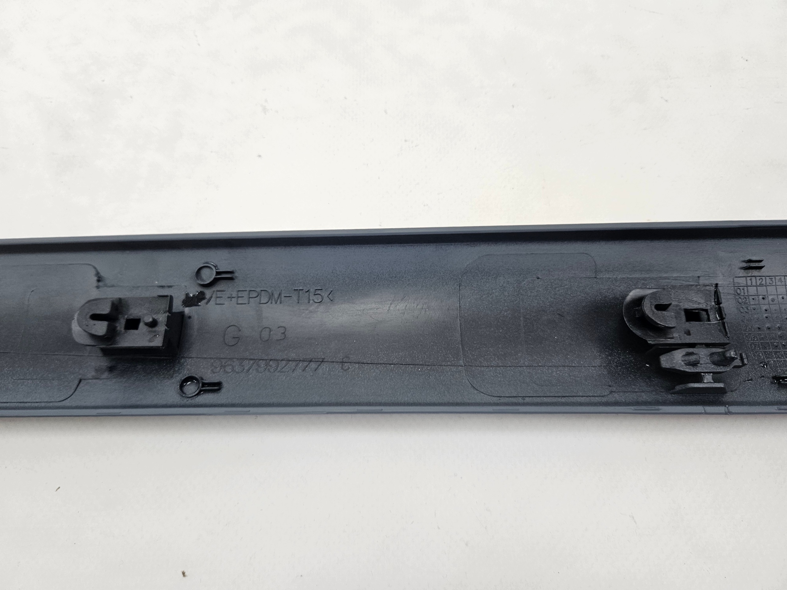 Moldura Puerta Trasera Izquierda Citroen C3 I image 8