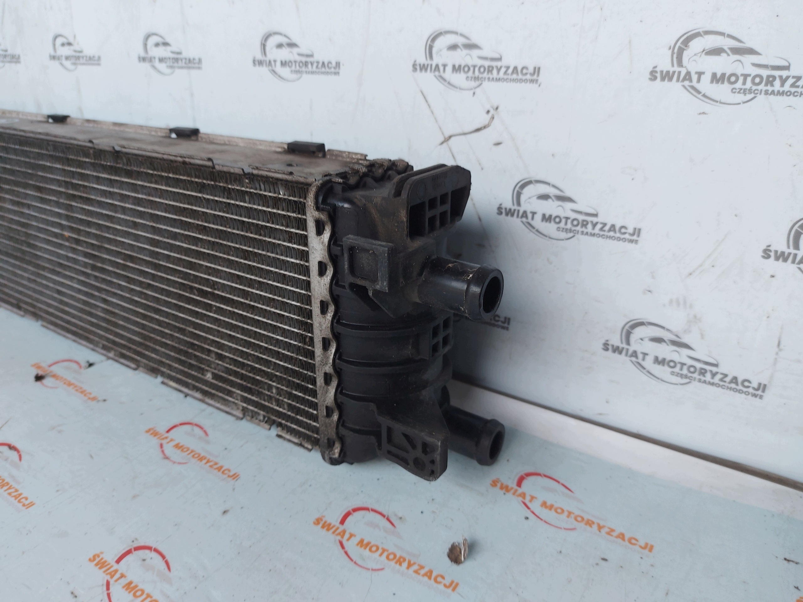 Audi A6 C7 LIFT radiateur 8MK376701-151 image 3