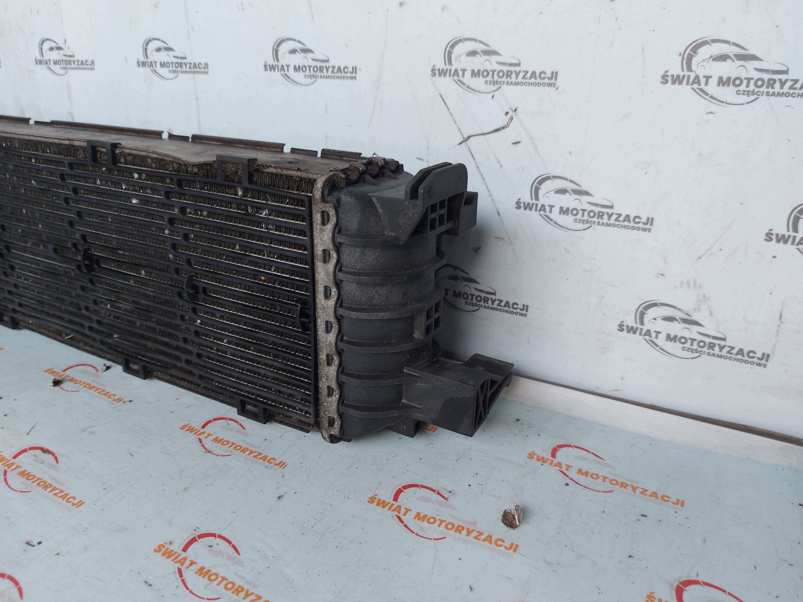 Audi A6 C7 LIFT radiateur 8MK376701-151 image 7