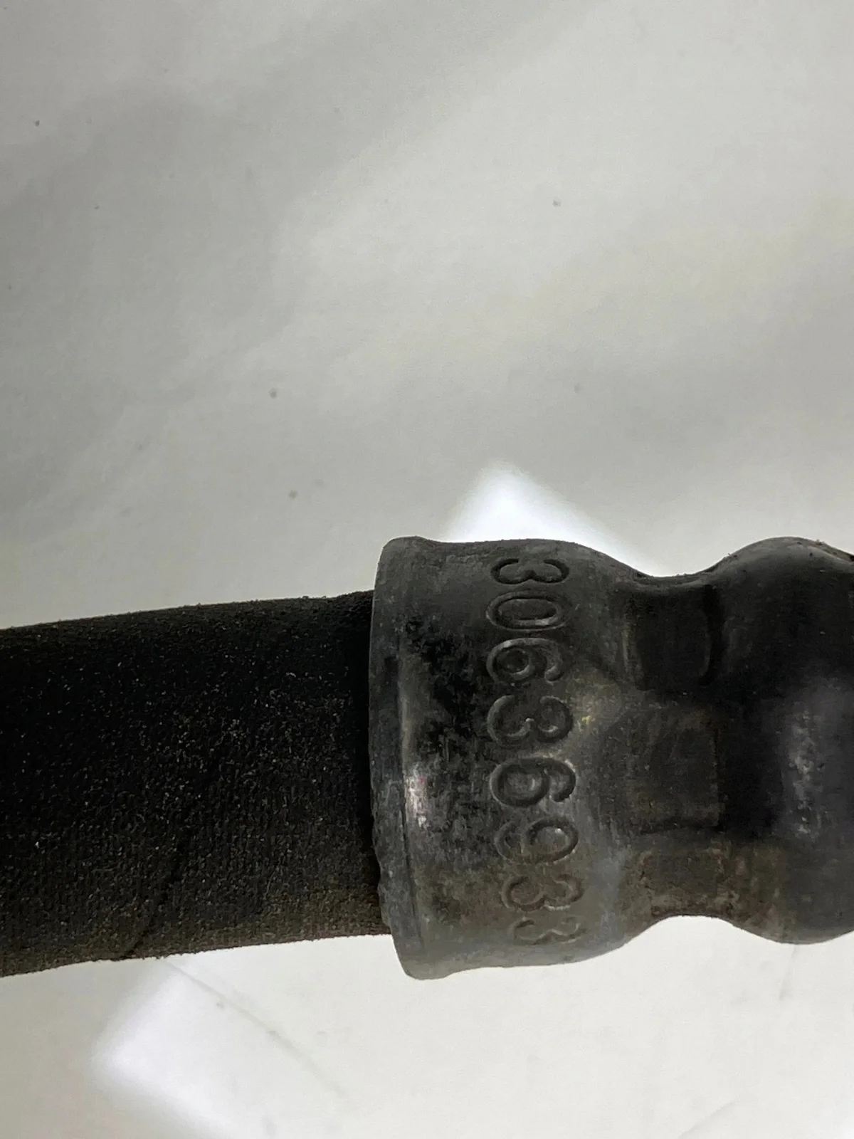 2006 Volvo S60 Olieradiator Slang P30636933 image 4