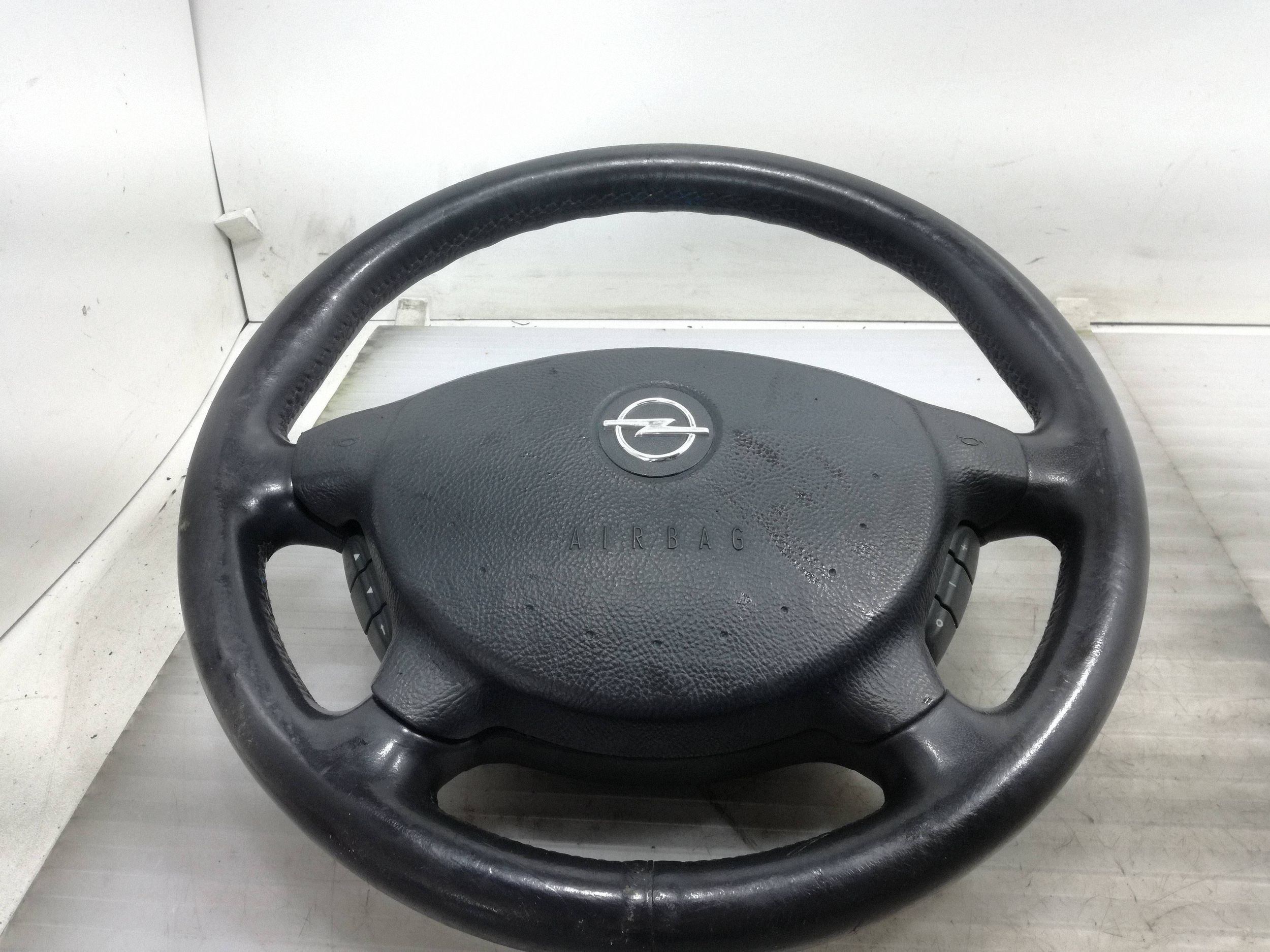 Opel Omega B2 2001 3200cm3 Steering wheel 15689801