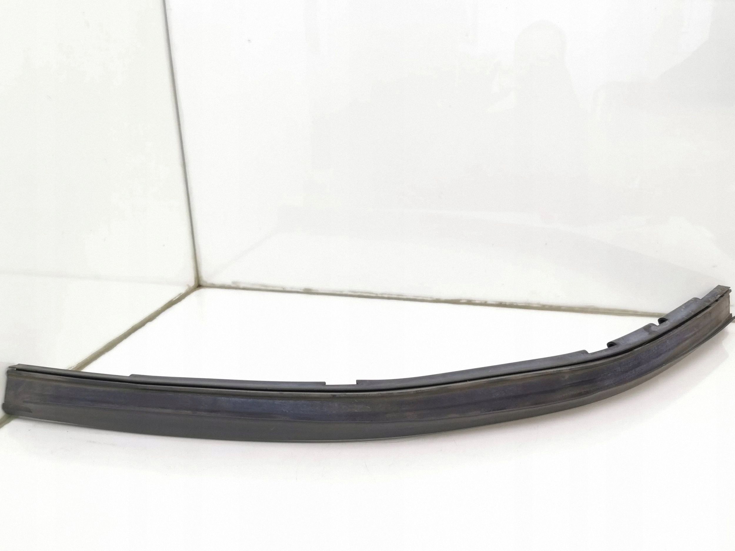 BMW 3 F30 F31 F35 Konepellin tiiviste 2012 FRC79597