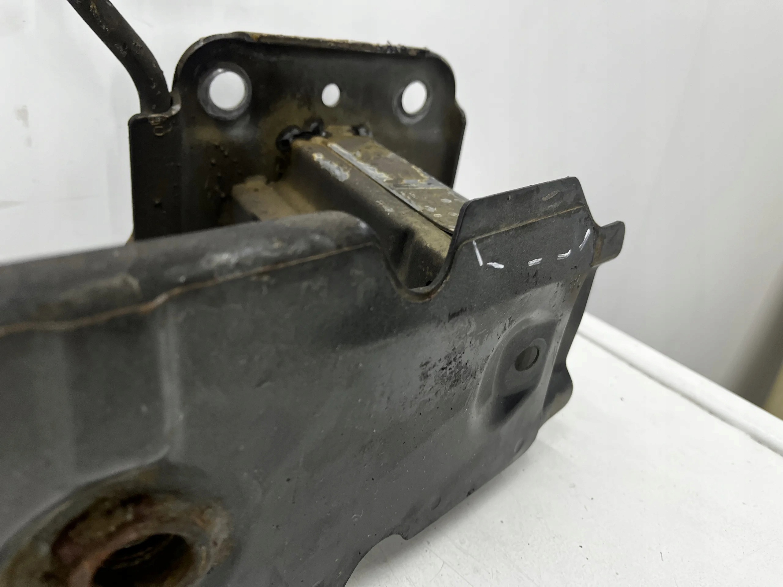 Mazda OE KD53273 Barre de pare-chocs image 8
