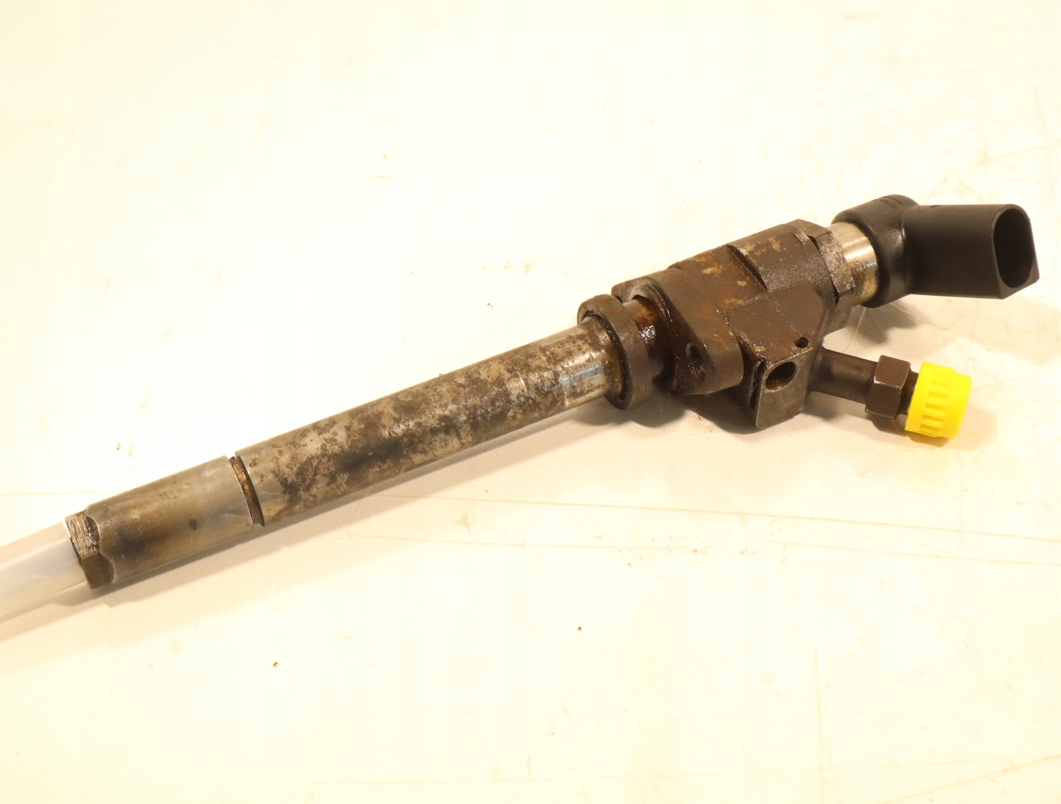 Volvo V50 2.0TD polttoainesuutin OEM 9857144580