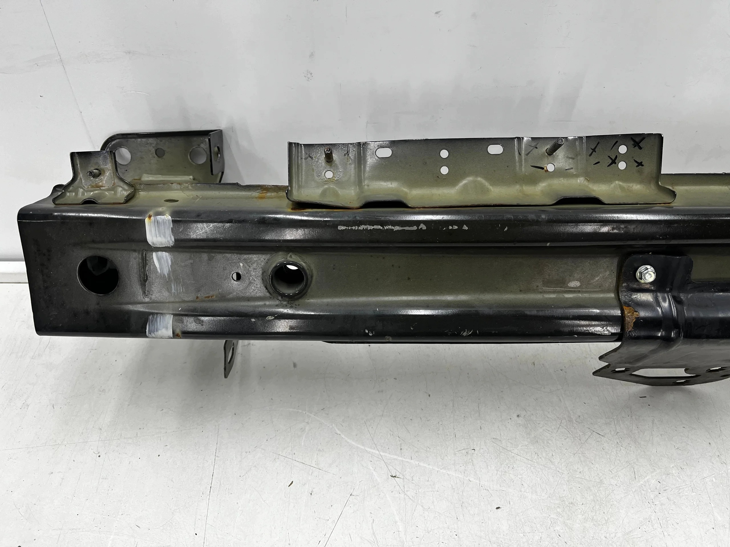 MG ZS EV 18-25 etupalkin vahvike 10703728