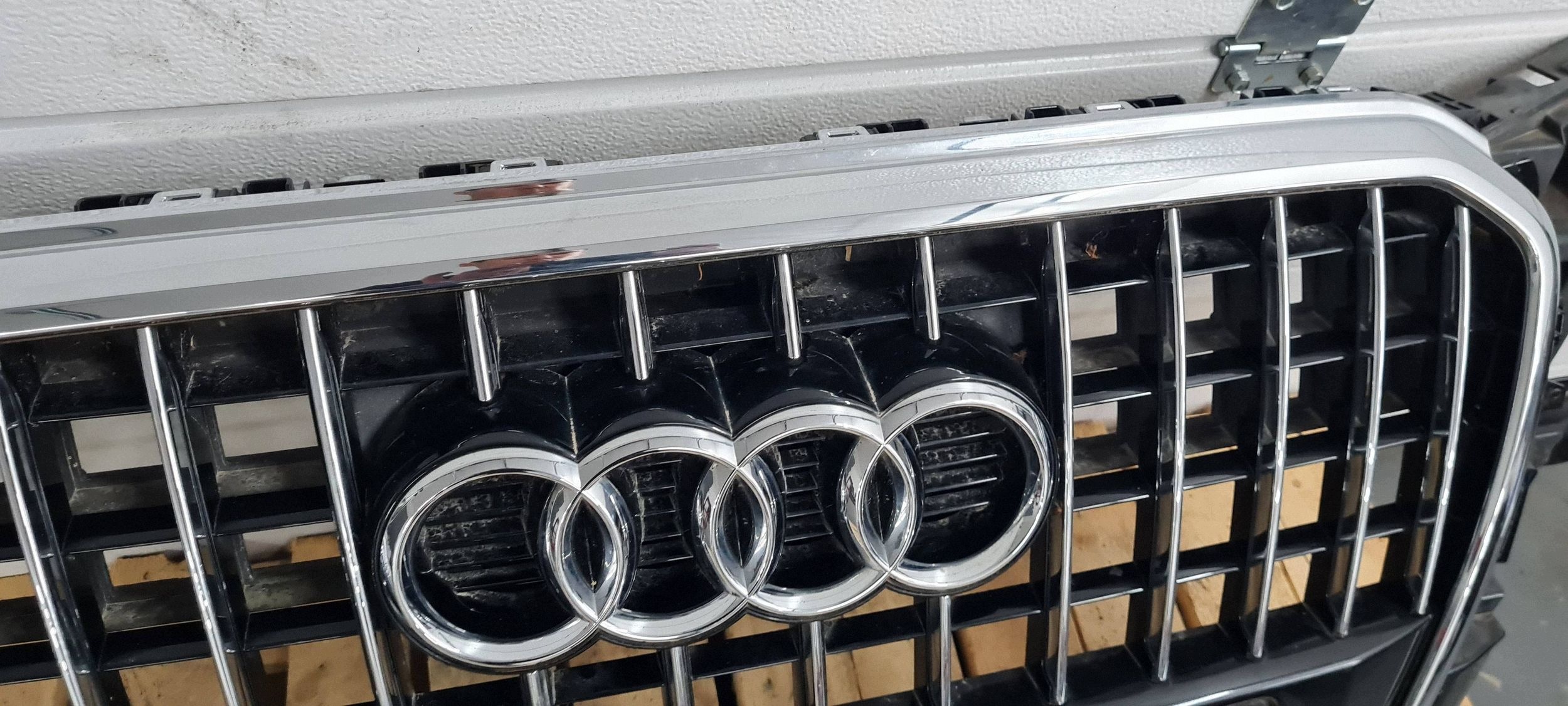 Audi Q5 8R Kühlergrill Chrom 8R0853651R image 3