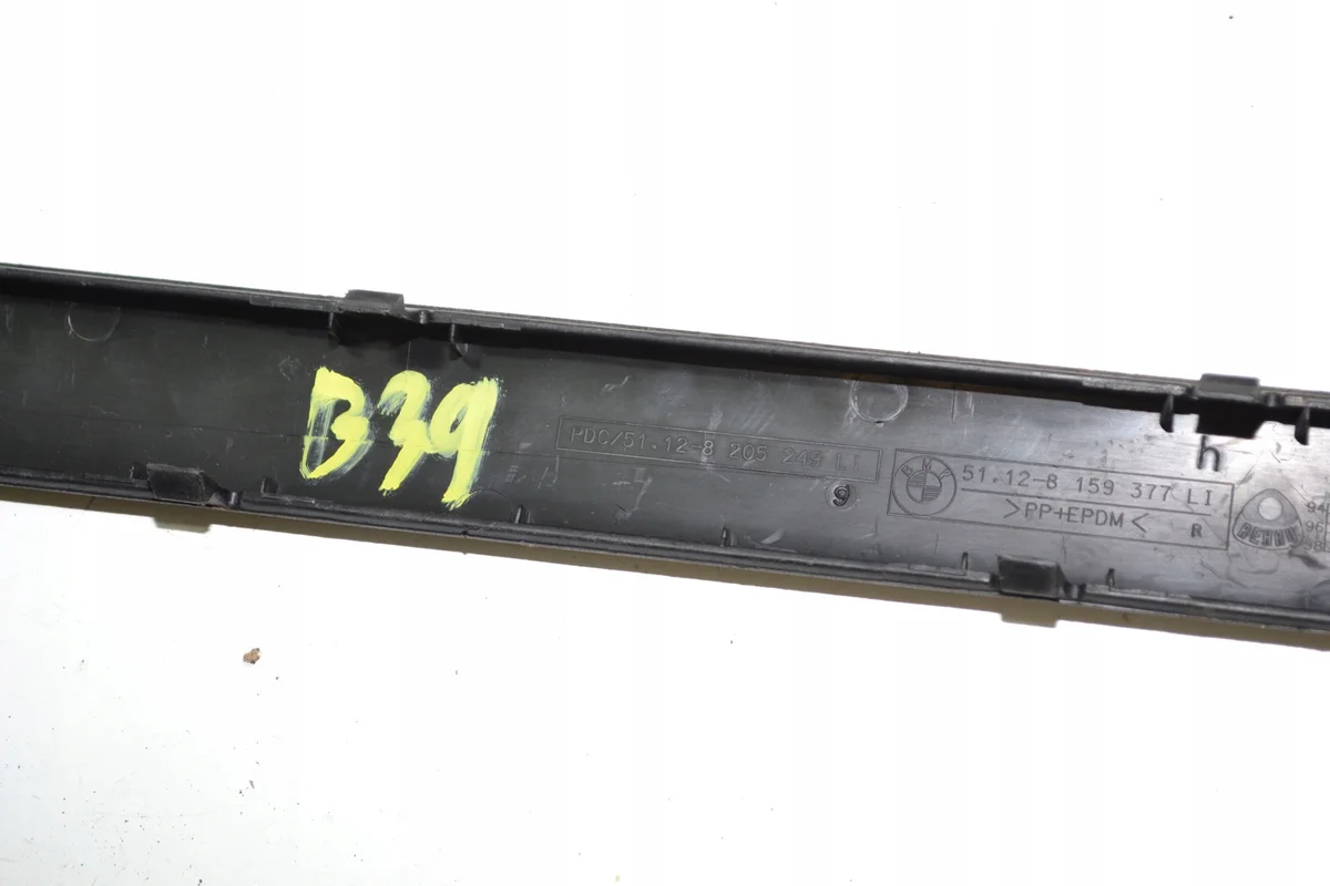 BMW E39 Sedan Rear Left Bumper Trim PDC image 6