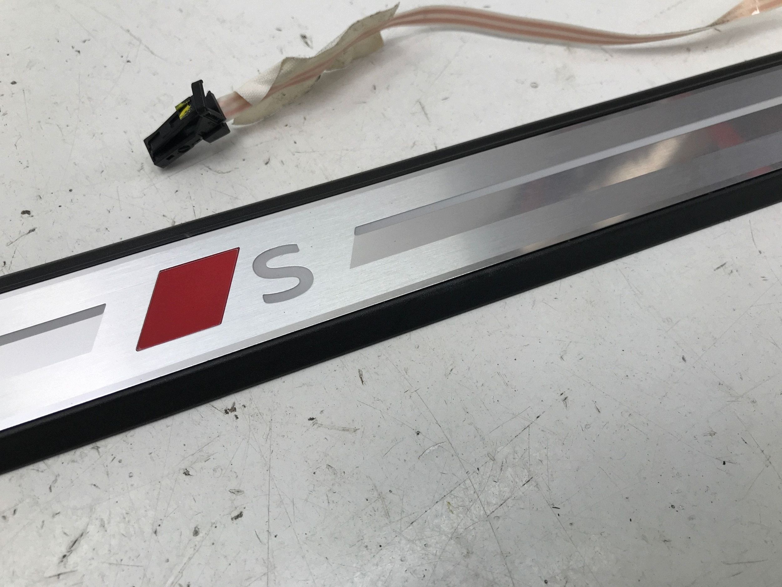 Audi Q3 FJN 2026 kynnyslistan LED