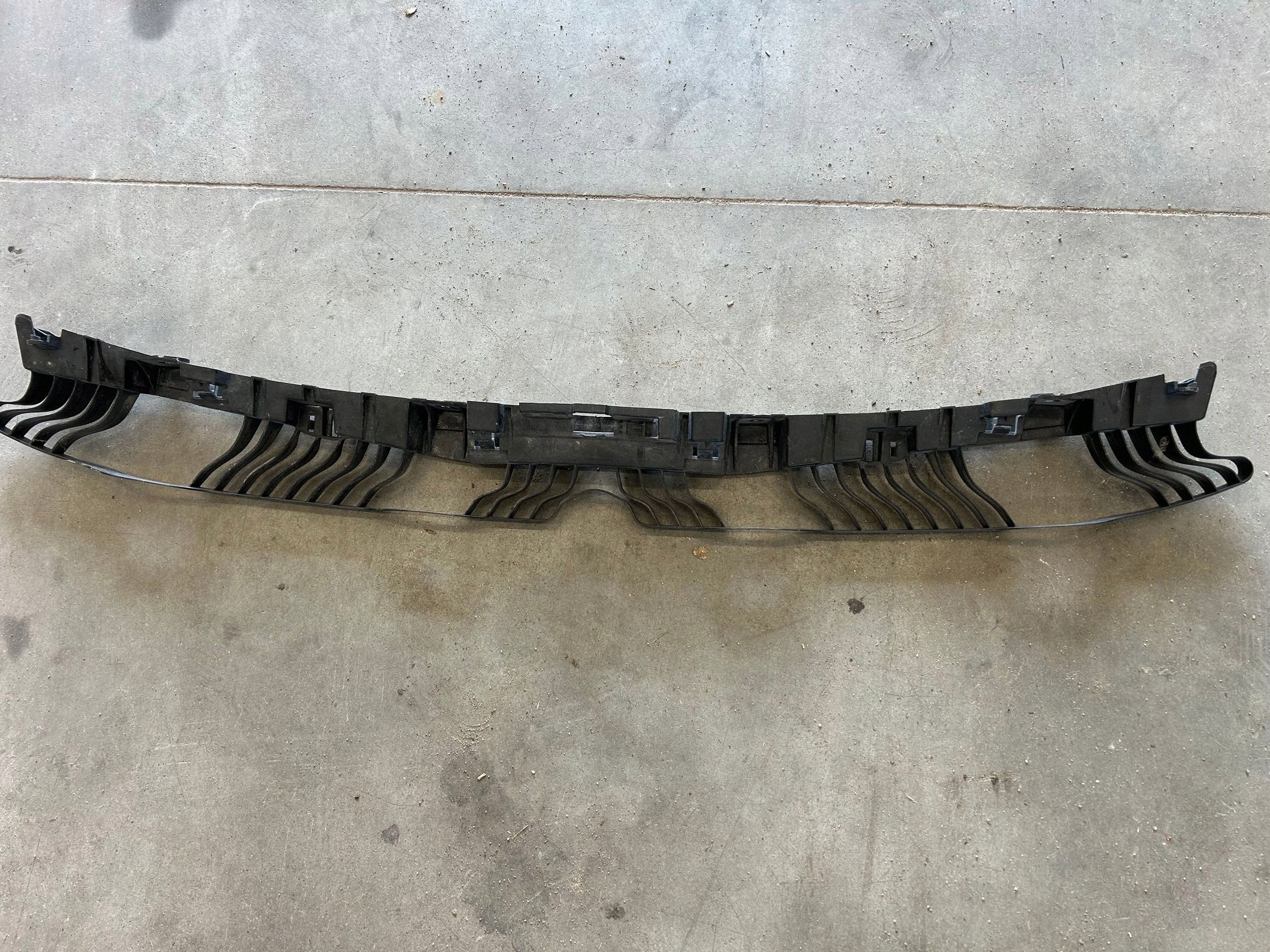 VW Jetta VII Bumpergleider achter 17A807863 2019 image 2