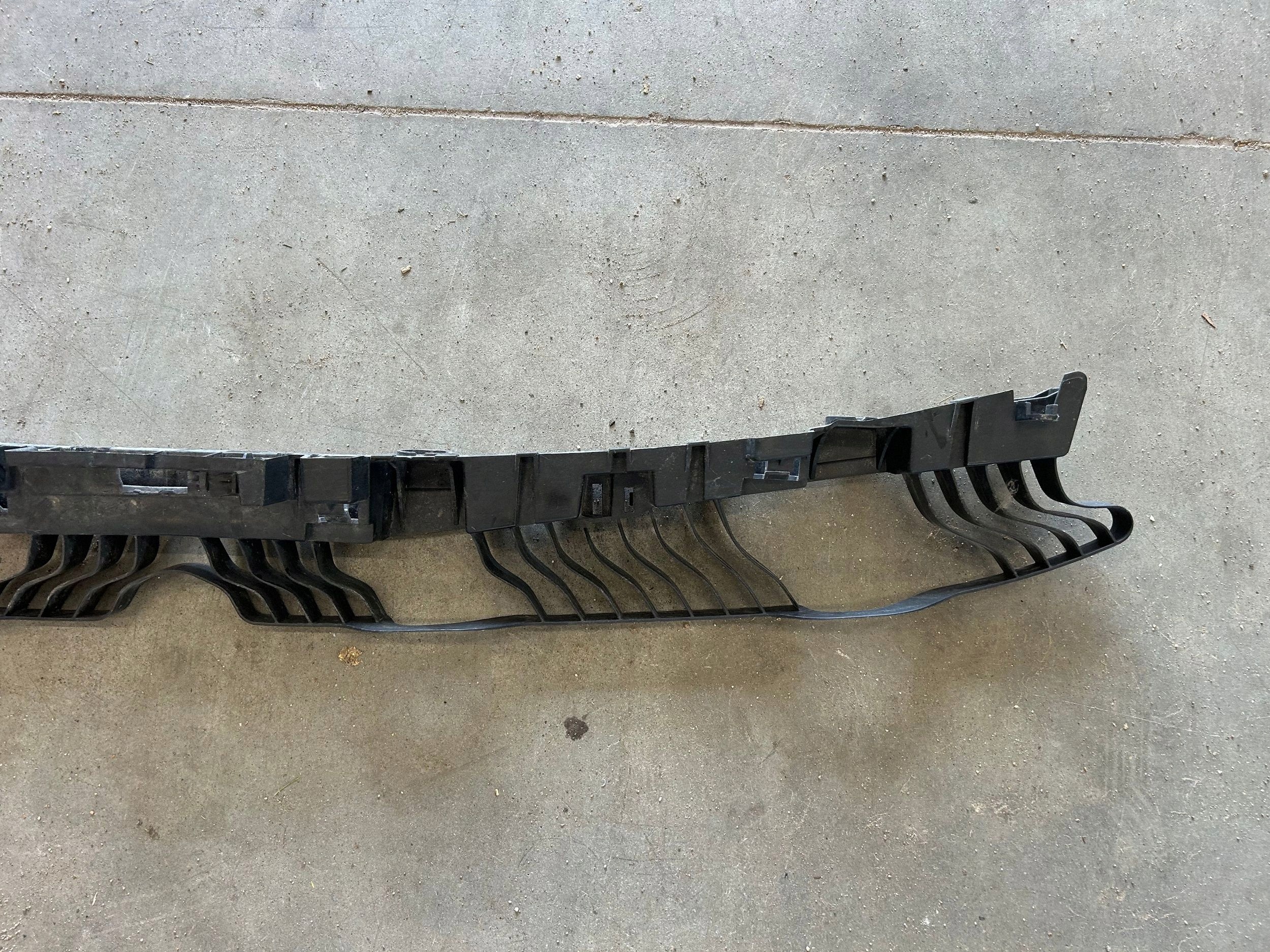 VW Jetta VII Bumpergleider achter 17A807863 2019 image 3