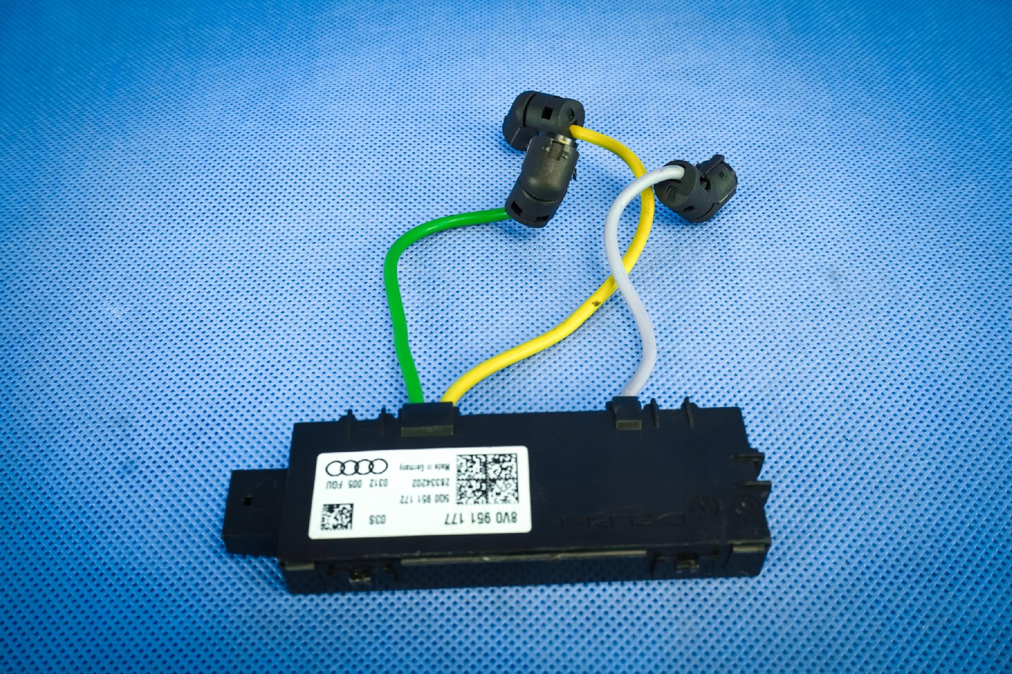 Larm rörelsesensor Audi A3 S3 RS3 8V 8V0951177 image 2